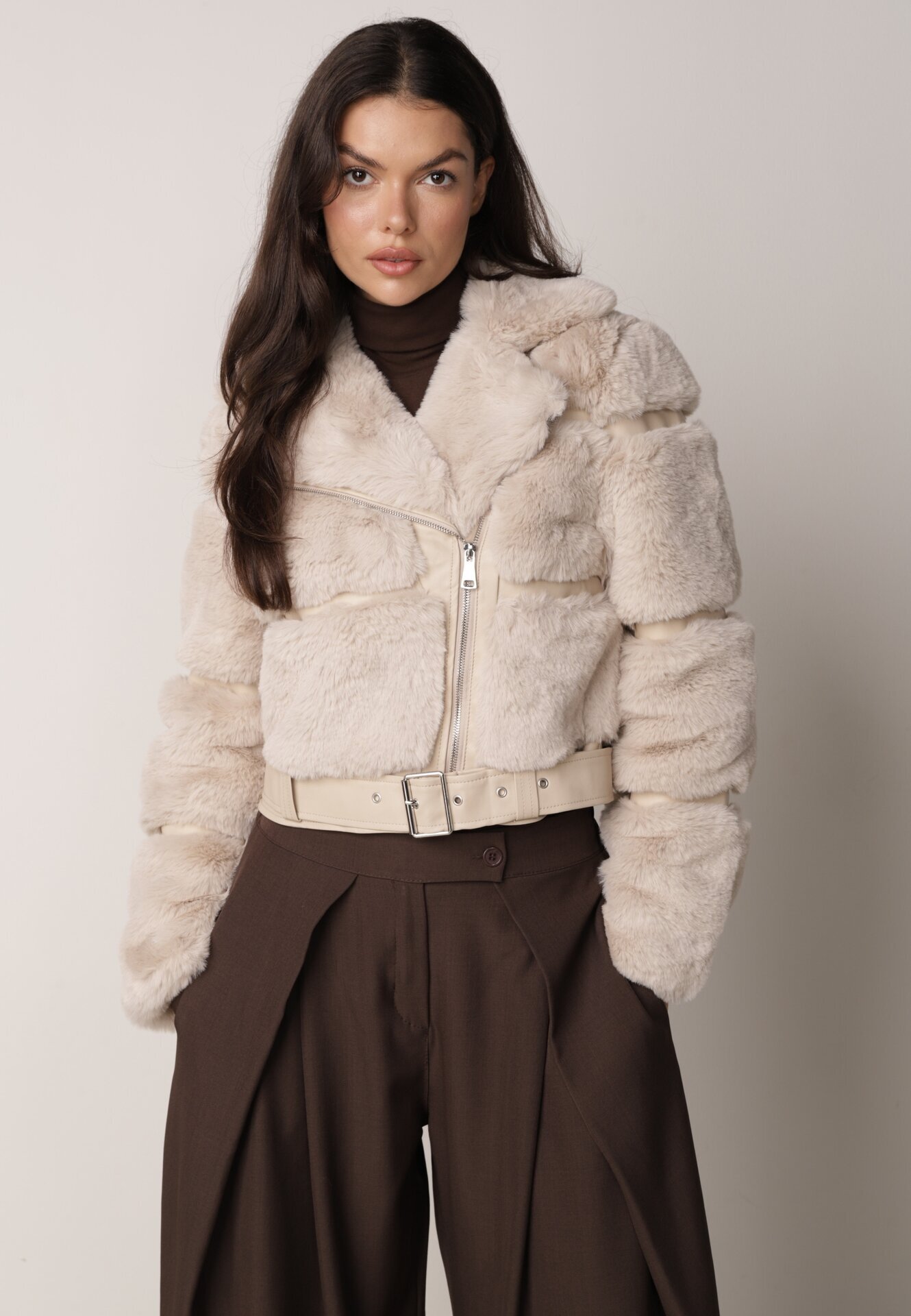 new collection Jachetă Bej de blană cu curea decorativă Sirunis
