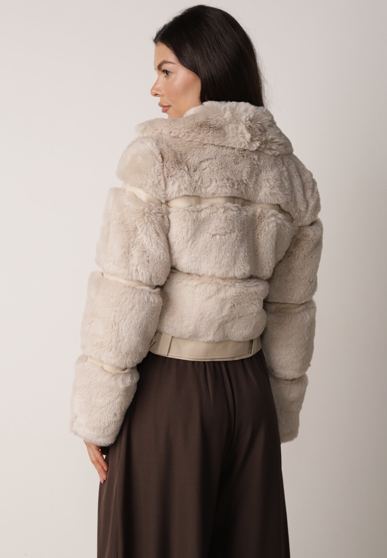 new collection Jachetă Bej de blană cu curea decorativă Sirunis