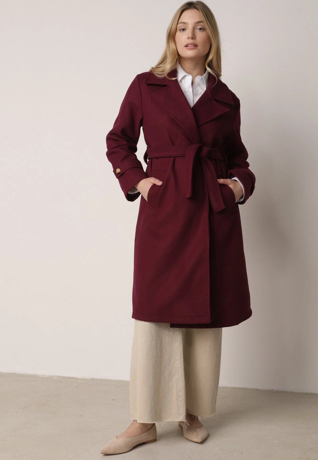 new collection Palton Bordeaux Deschis cu cordon din material în talie cu buzunare și guler Neeraja