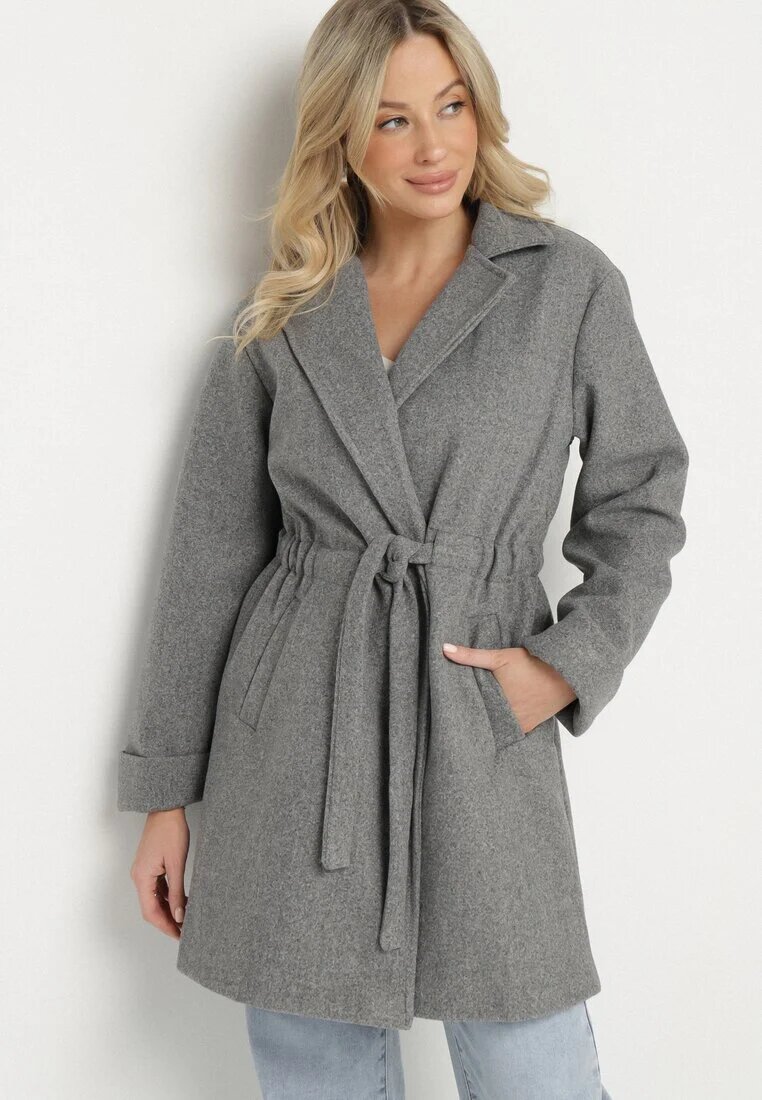 new collection Palton Gri închis cu croială tip halat cu încrețituri în talie și cordon Sartissa