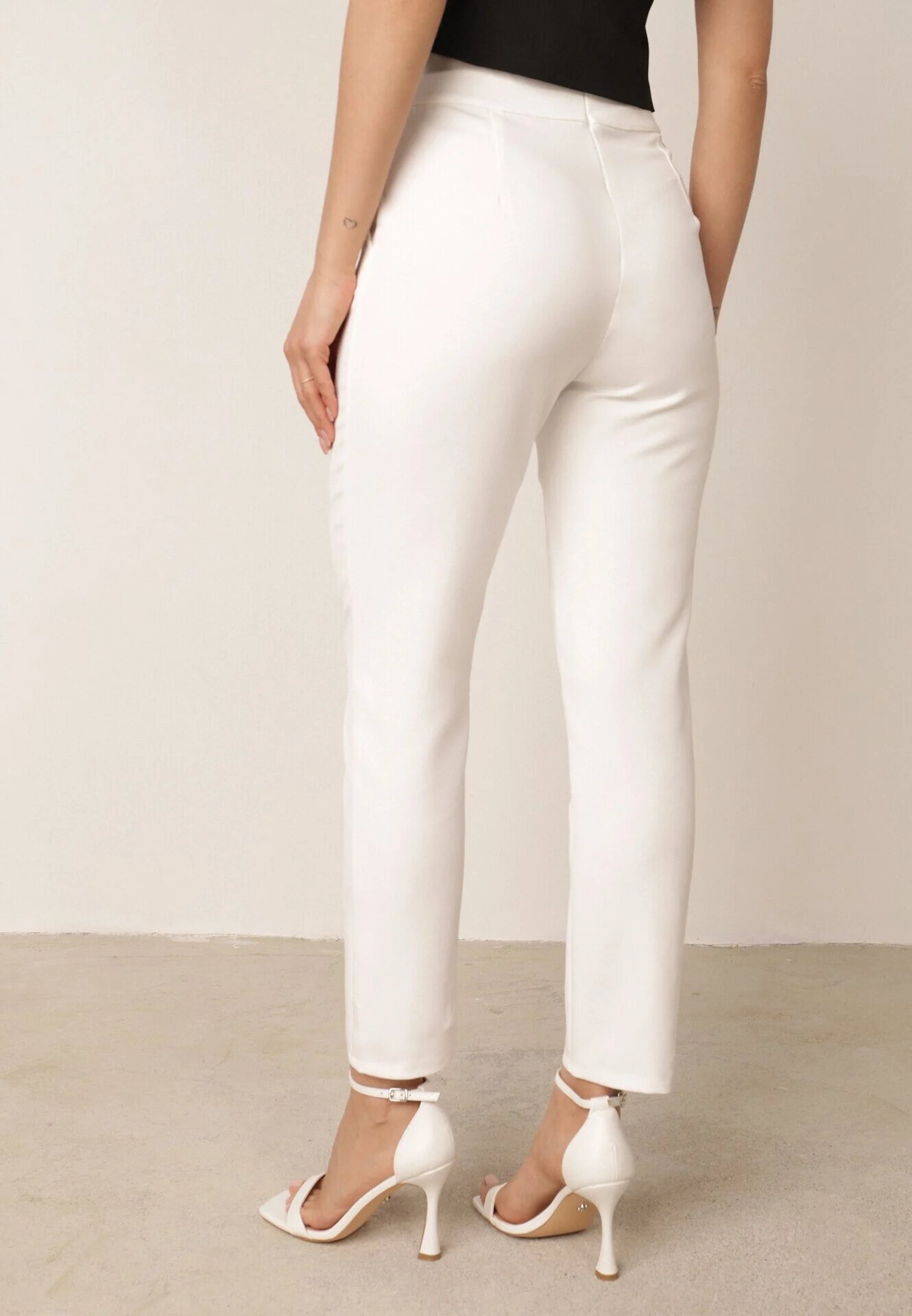 new collection Pantaloni Albi Regular Boura