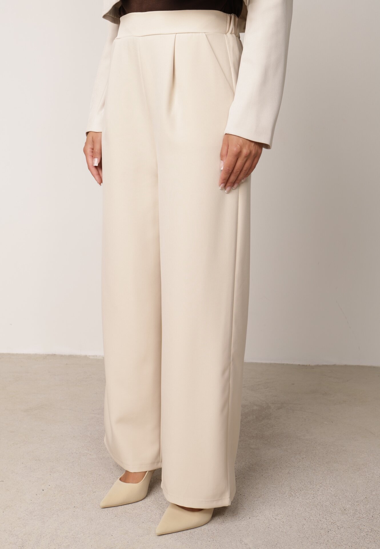 new collection Pantaloni Bej deschis Eleganti cu croi larg Kahinuni