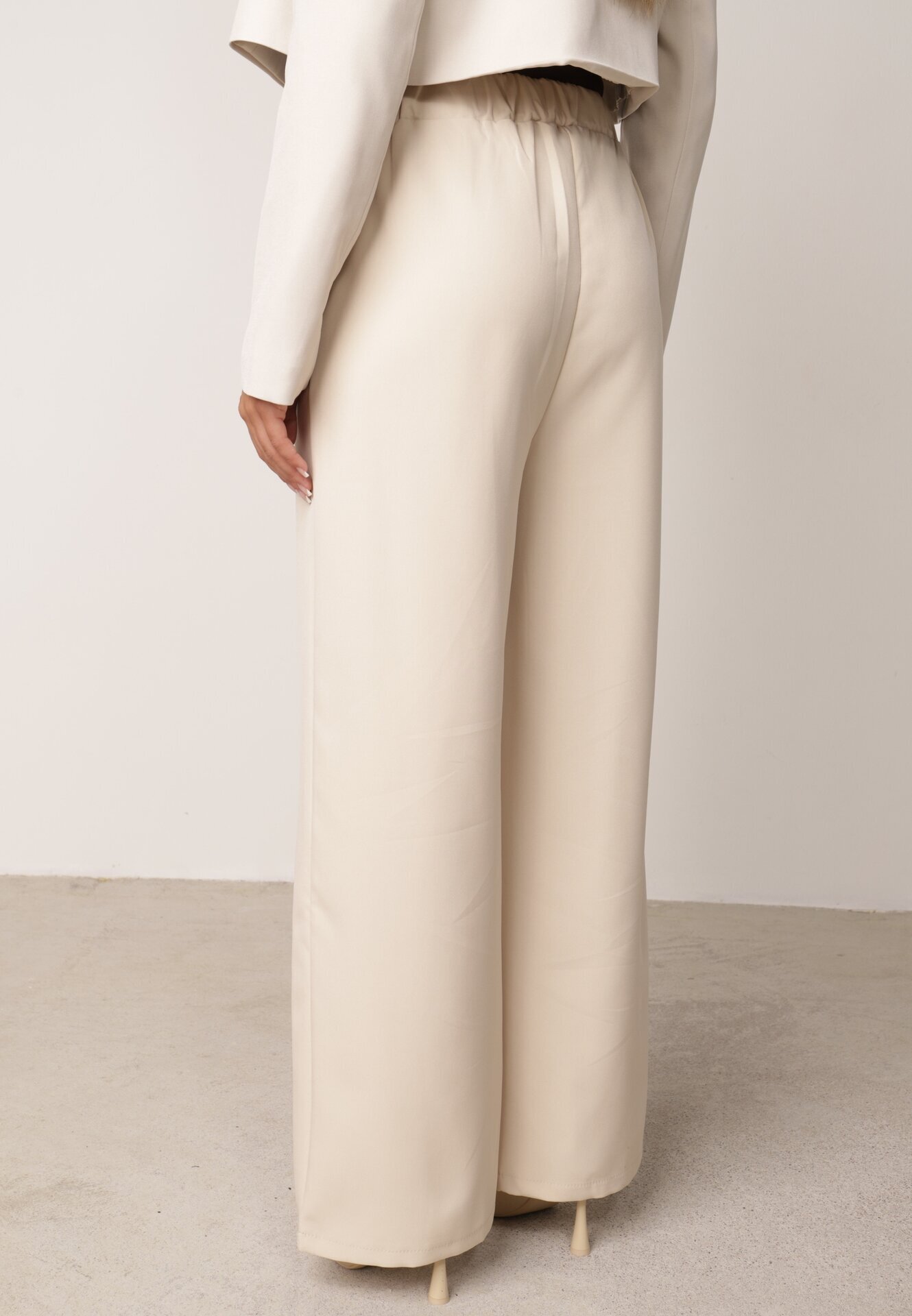 new collection Pantaloni Bej deschis Eleganti cu croi larg Kahinuni