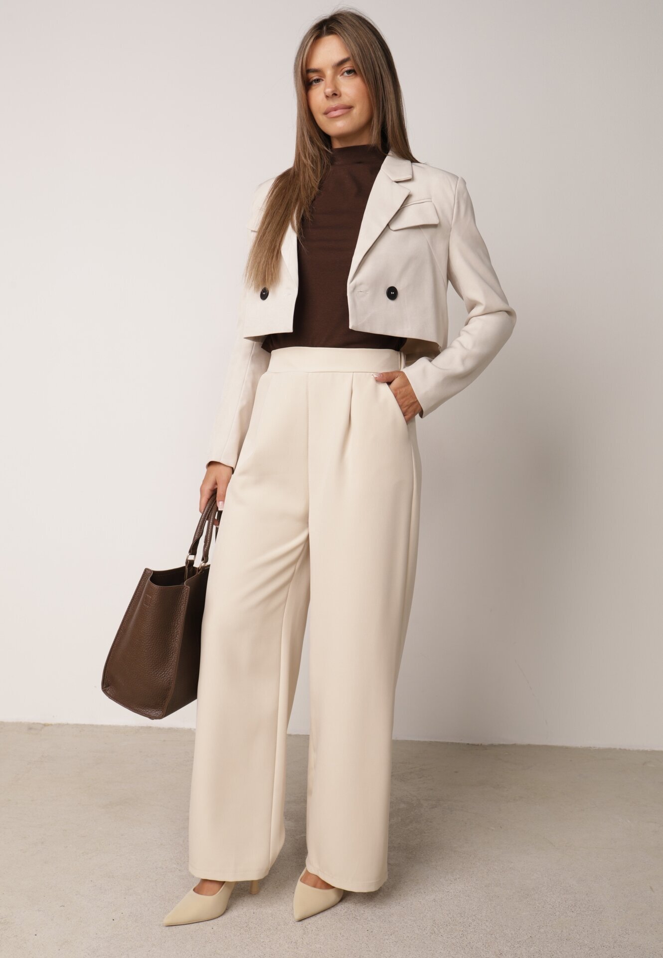new collection Pantaloni Bej deschis Eleganti cu croi larg Kahinuni