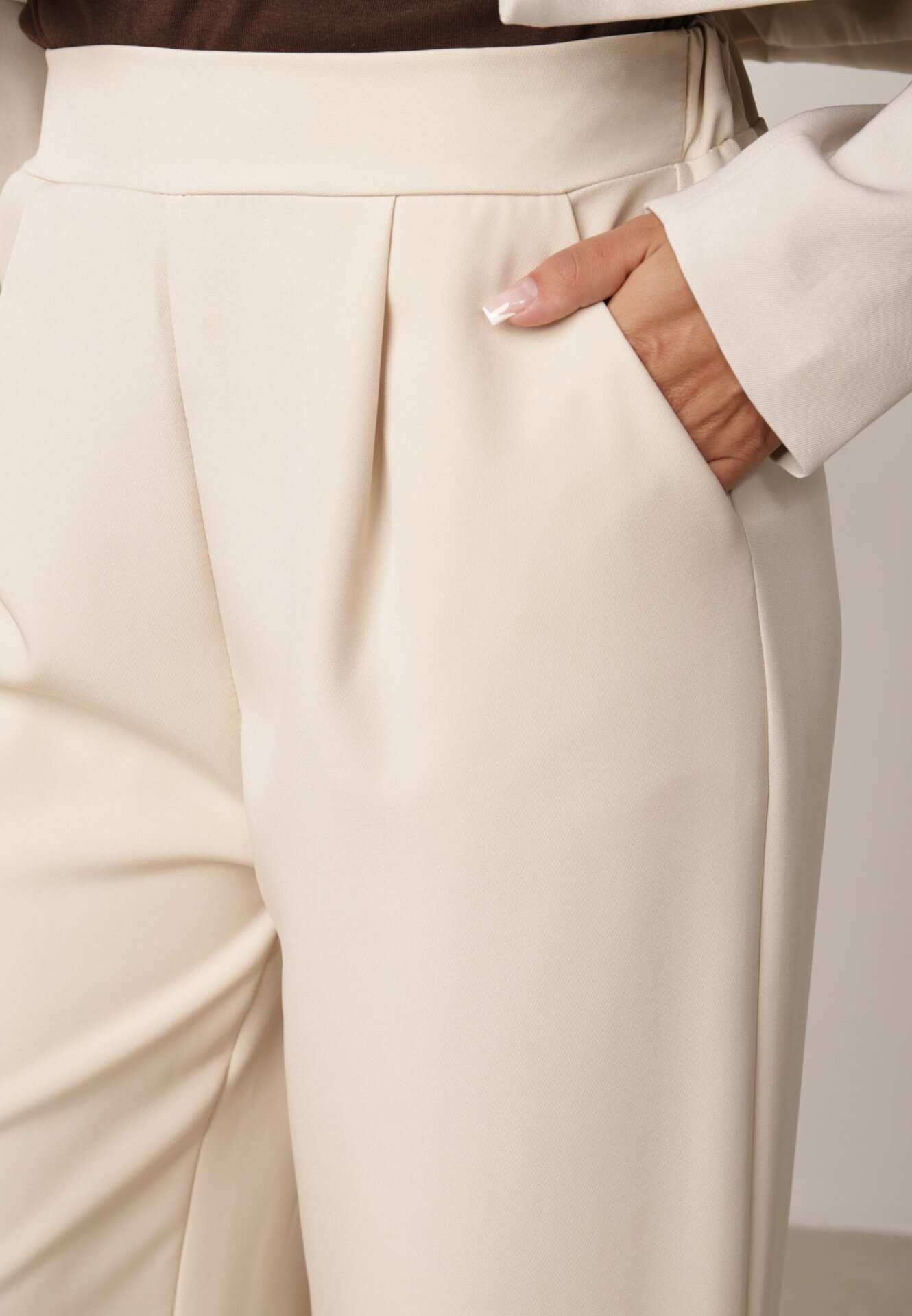 new collection Pantaloni Bej deschis Eleganti cu croi larg Kahinuni