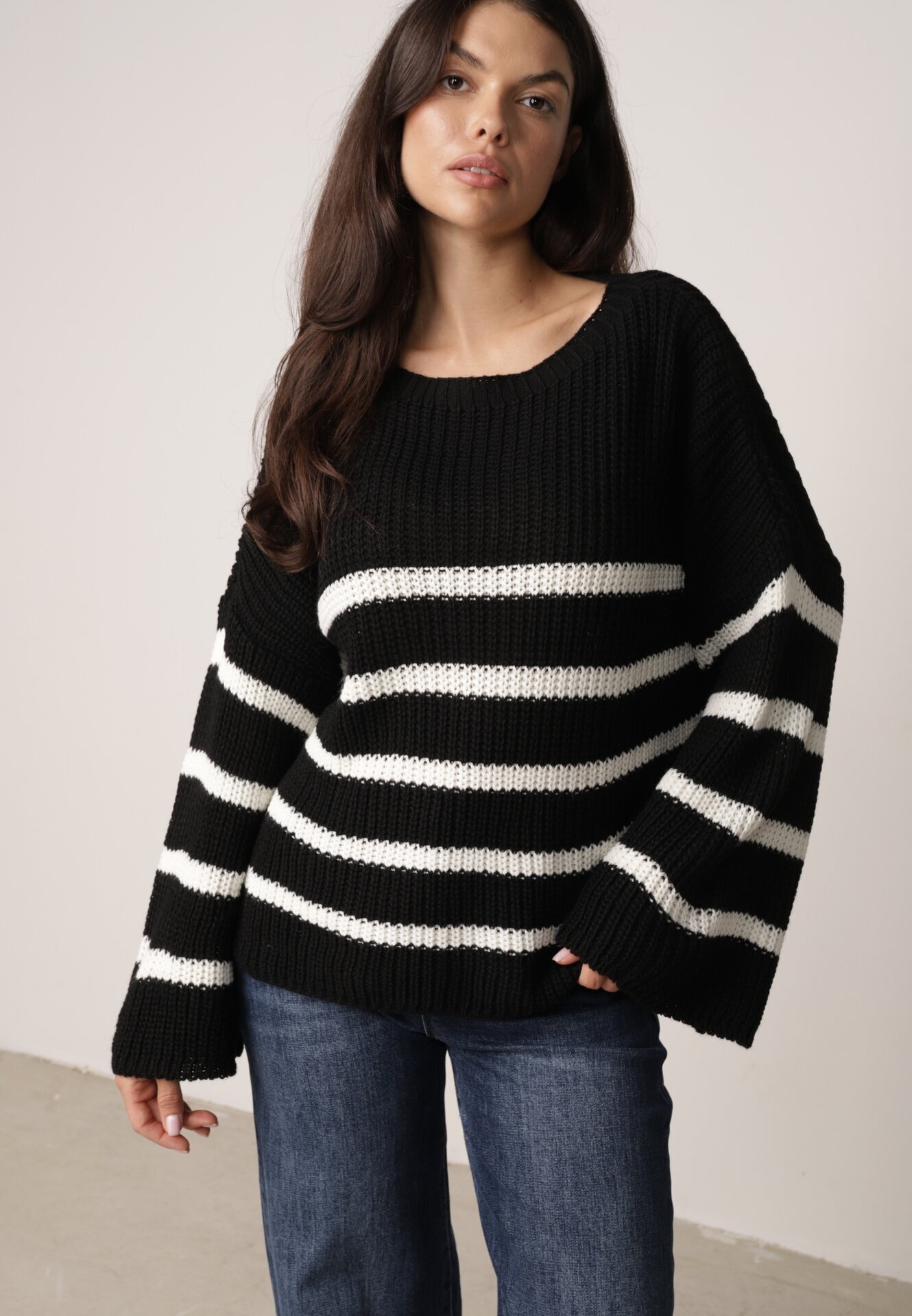 new collection Pulover Negru Tricotat cu mâneci lungi și largi în dungi Samsoni