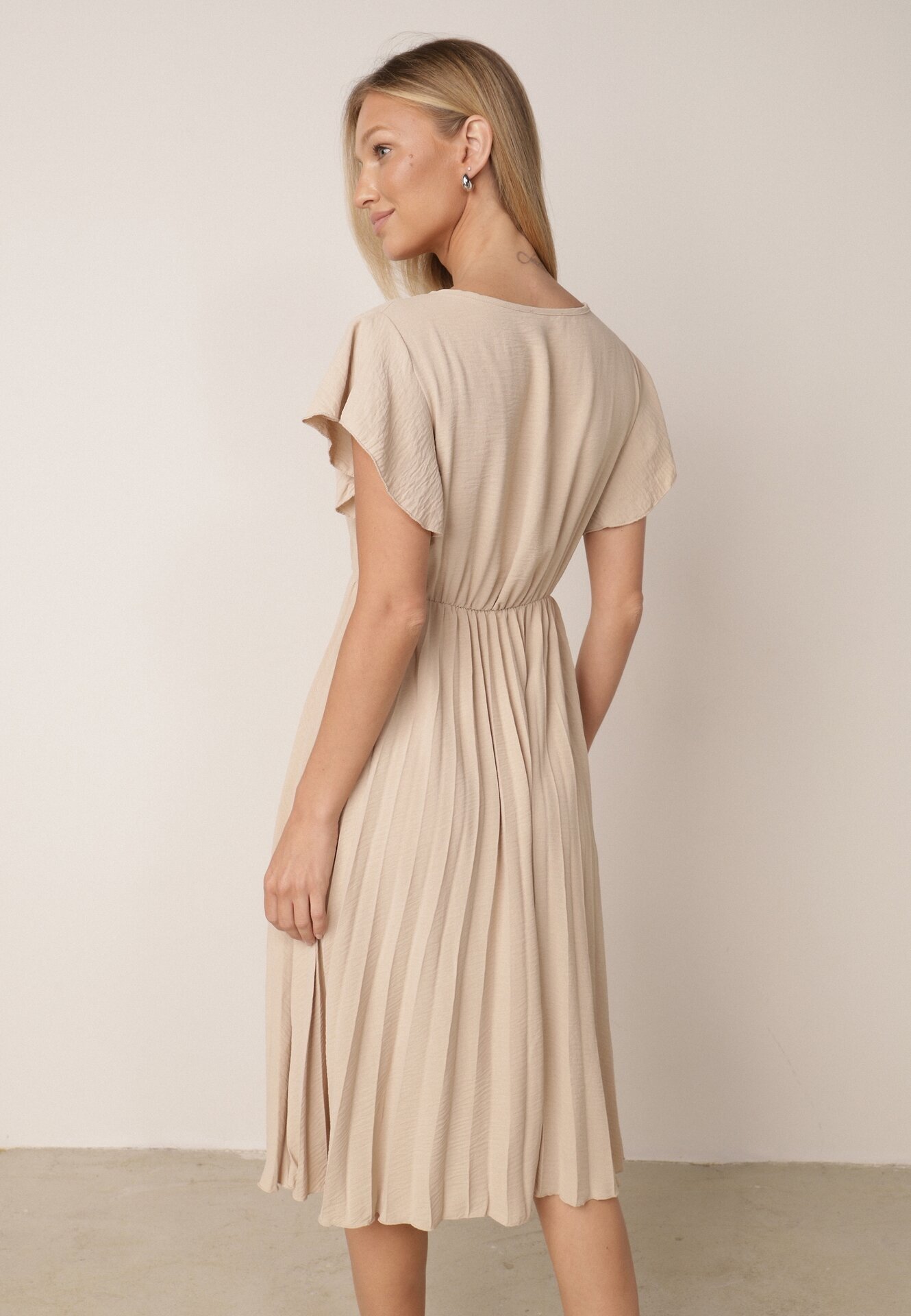 new collection Rochie Bej Plisată Evazată și Decolteu în V Rissara
