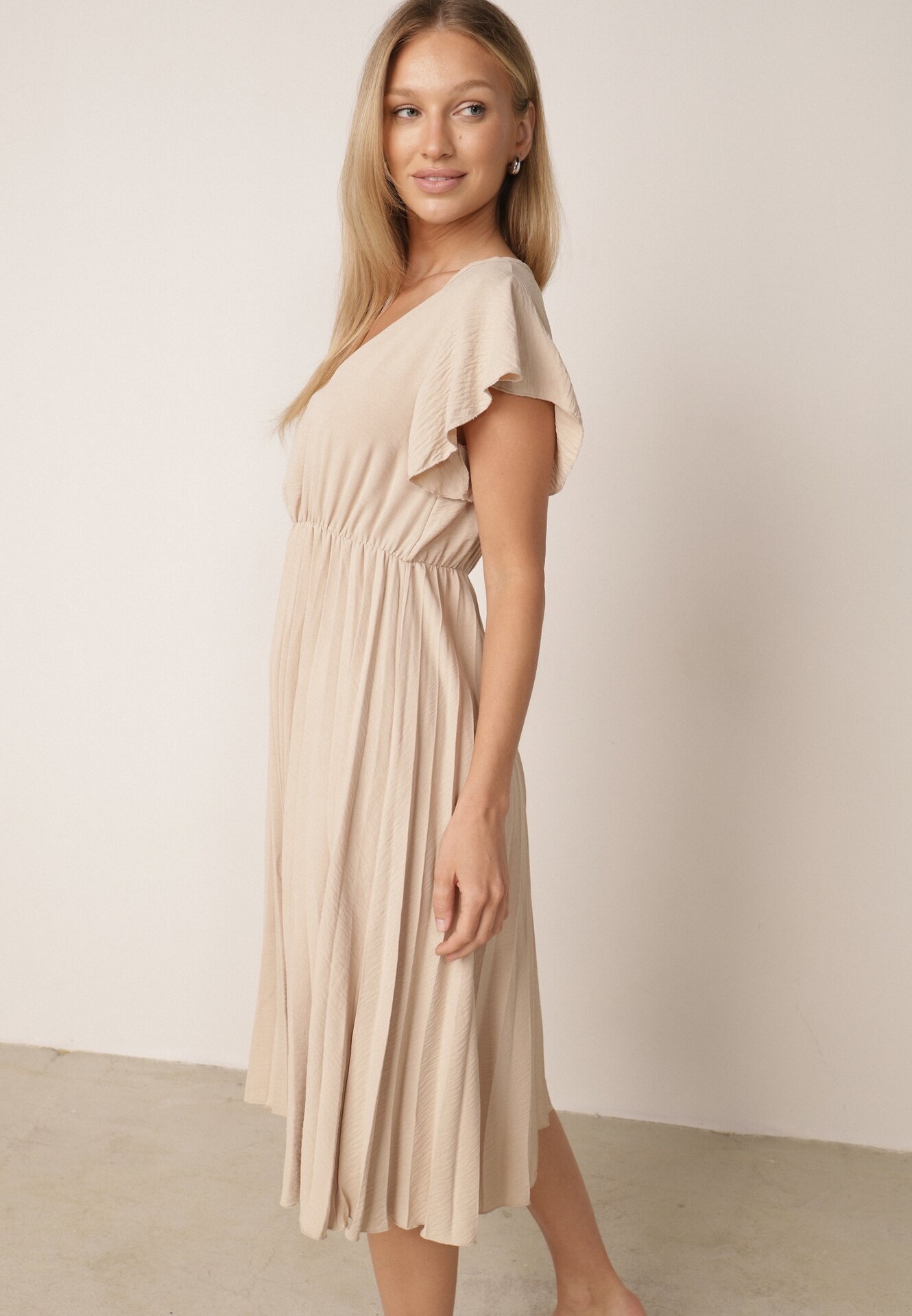 new collection Rochie Bej Plisată Evazată și Decolteu în V Rissara