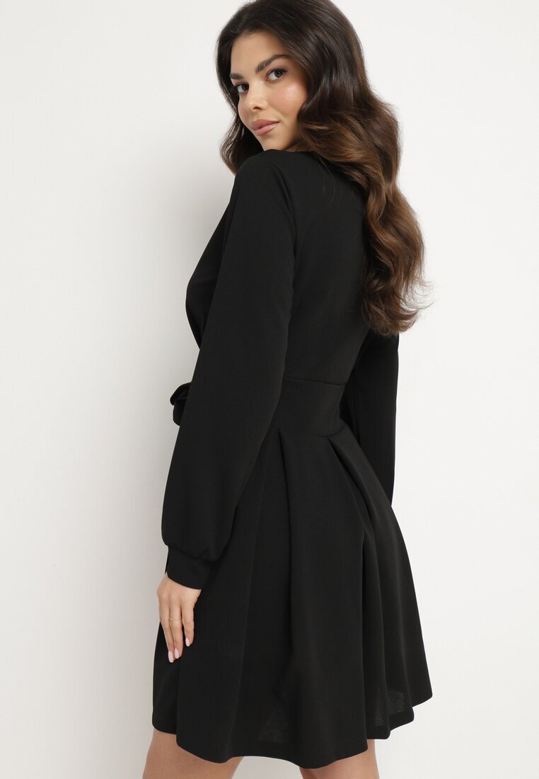 new collection Rochie Evazată Neagră cu Decolteu Petrecut și Cordon Cusut pentru Legare Temithie