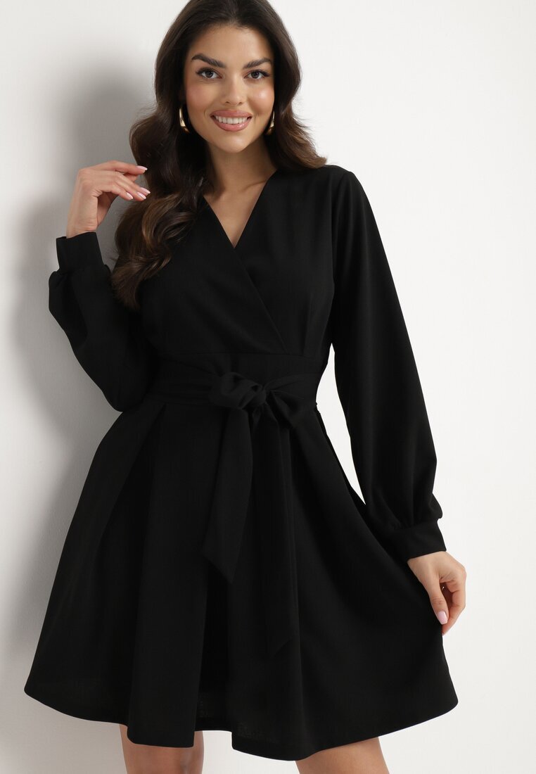 new collection Rochie Evazată Neagră cu Decolteu Petrecut și Cordon Cusut pentru Legare Temithie
