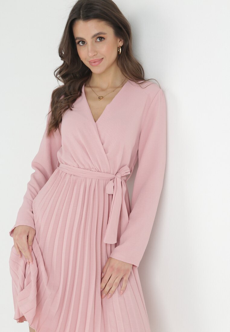 new collection Rochie Roz închis Plisată cu Decolteu Petrecut și Curea Minesia