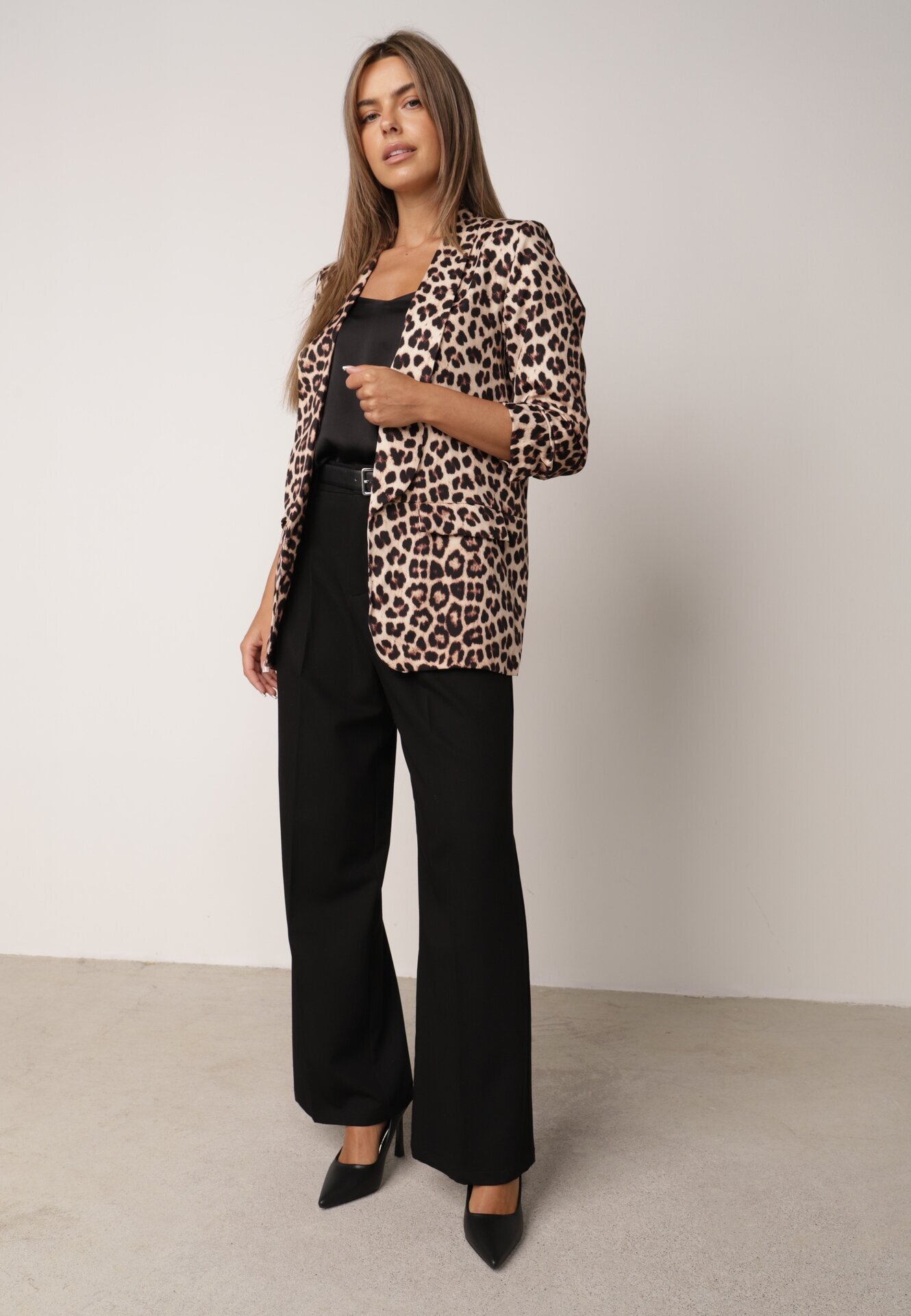 new collection Sacou bej cu mâneci 3/4 cu imprimeu leopard și revere decorative Dittia