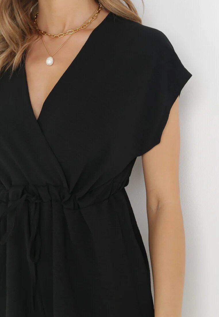 new collection Salopetă scurtă neagră cu mânecă scurtă și șnur în talie Aliaa