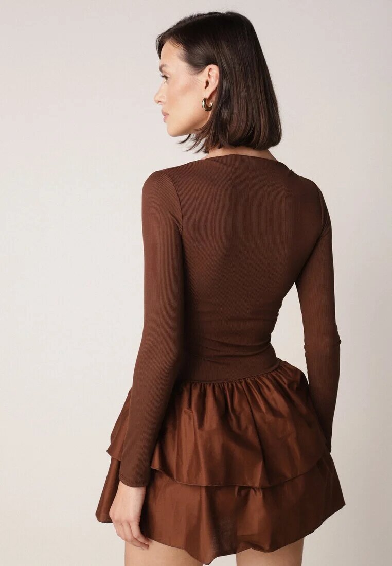 new fashion Rochie Maro Evazată cu Mânecă Lungă și Volan Reonaria
