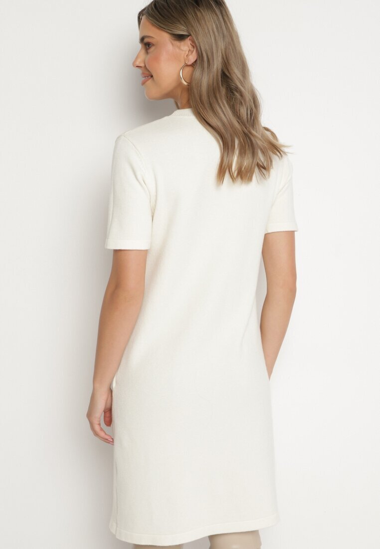 palma Rochie Tricotată Albă cu Viscoză croială tip tricou cu Nasturi Decorativi Arissana