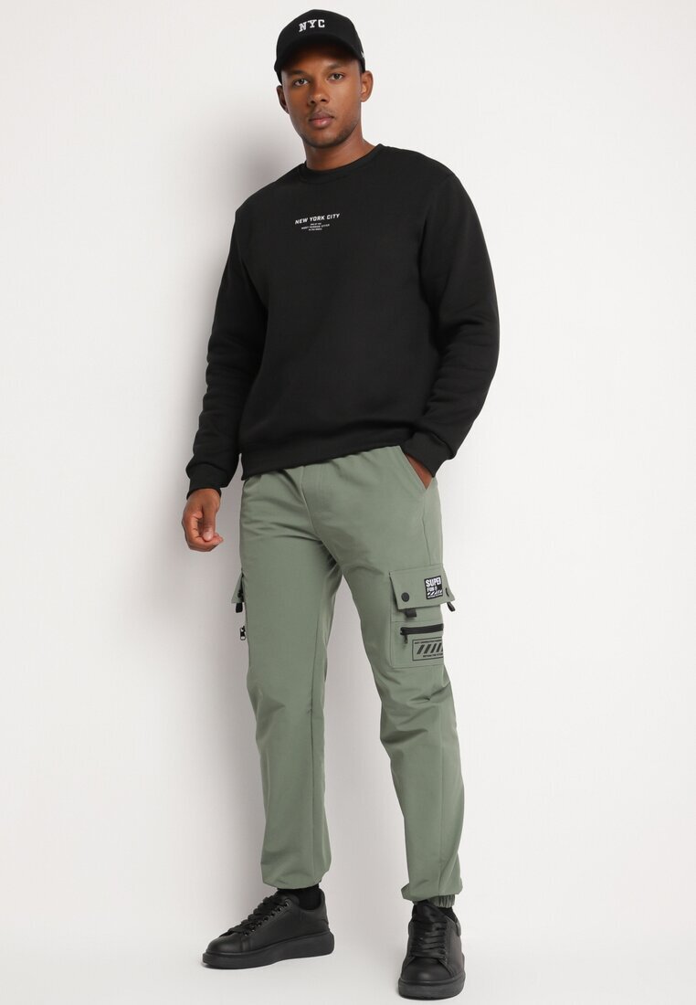  Pantaloni jogger Verde închis cu Buzunare decorative cu capse Lessalia