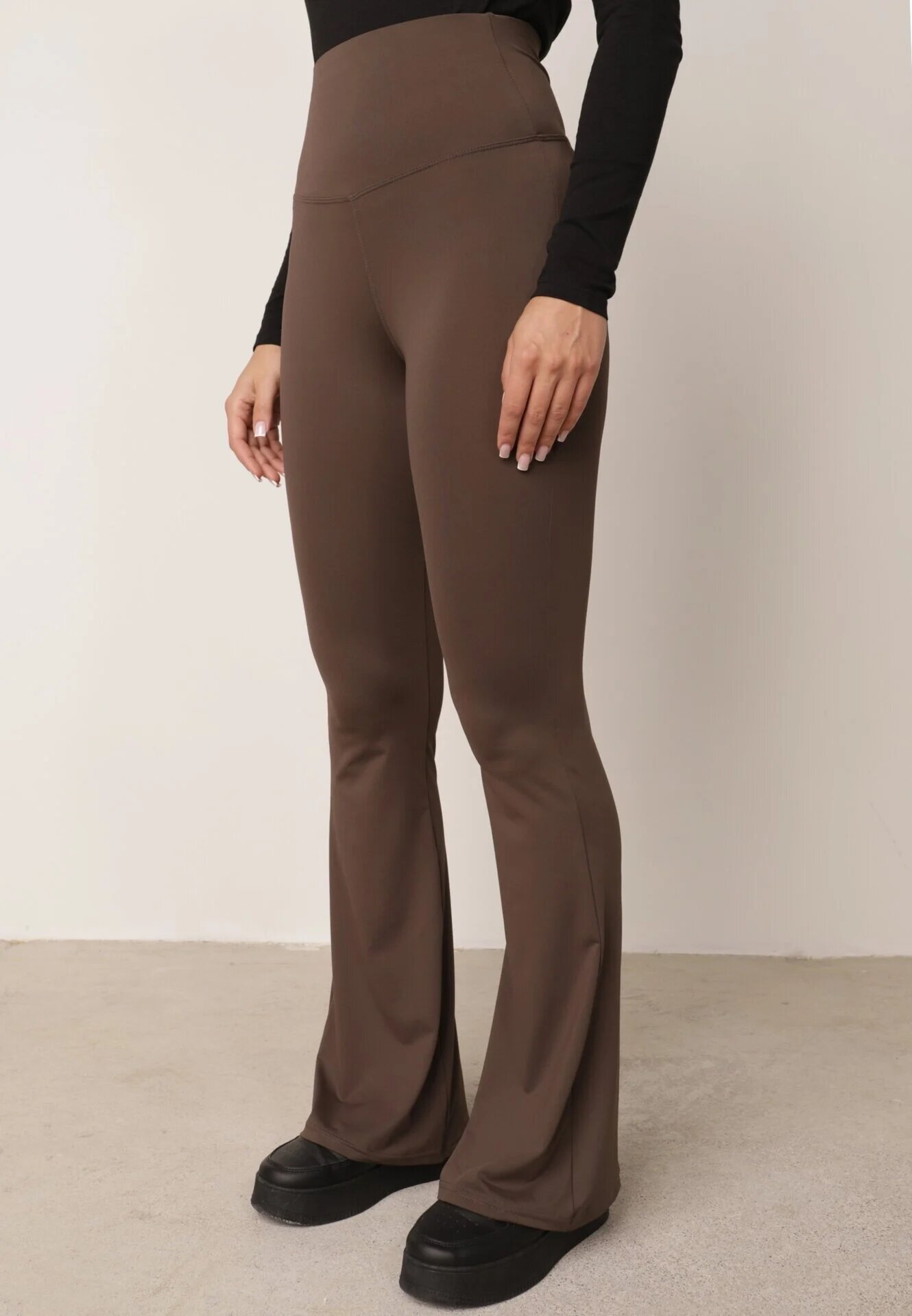  Pantaloni Maro