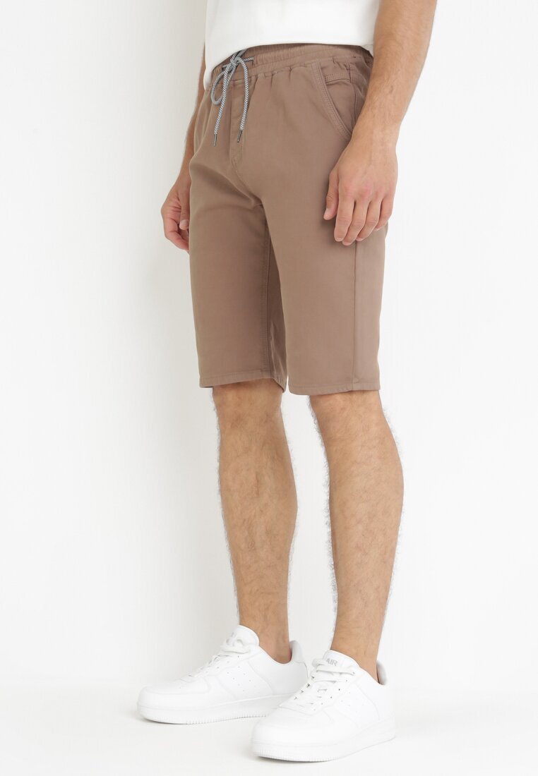  Pantaloni scurți maro cu elastic în talie și manșete rulate Feven