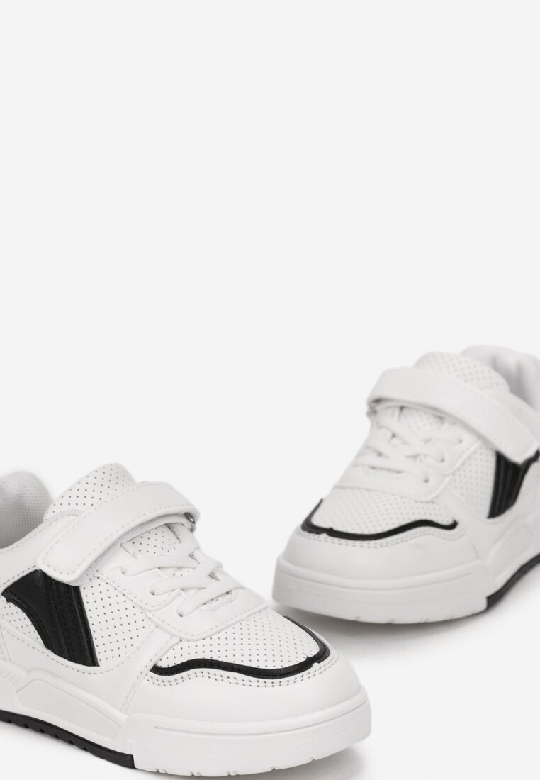  Pantofi Sport Alb-Negru în Stil Streetwear cu Scai Oinesha