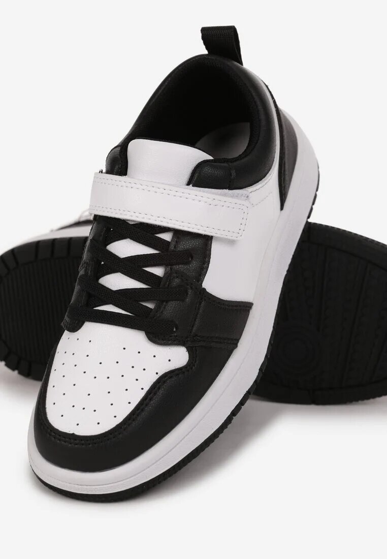  Pantofi sport plati negru-alb închiși cu scai și cu șireturi Haelia