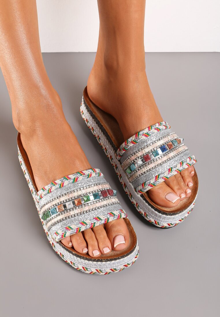  Papuci Argintii în stil Boho Decorați cu Pietre și Împletitură Veritta