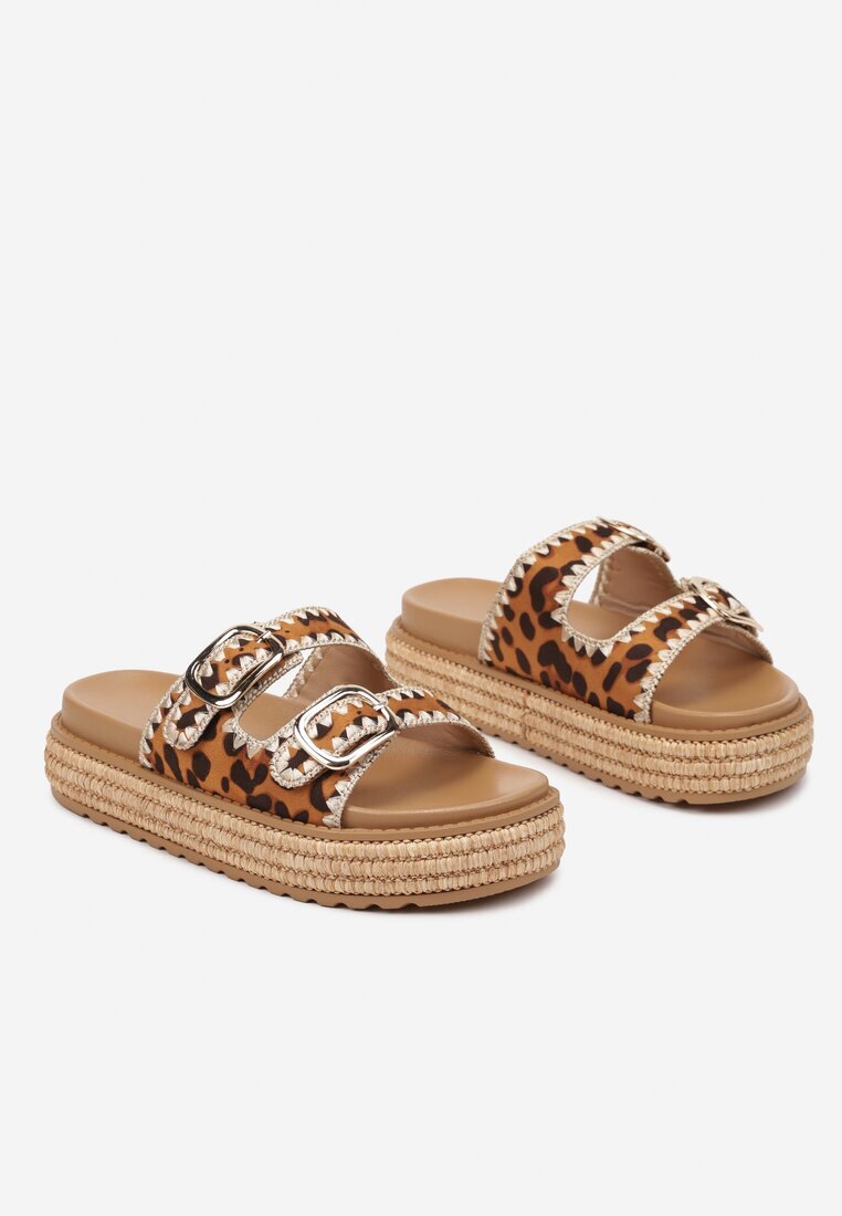  Papuci leopard cu platformă cu catarame și cu model geometric Saneles