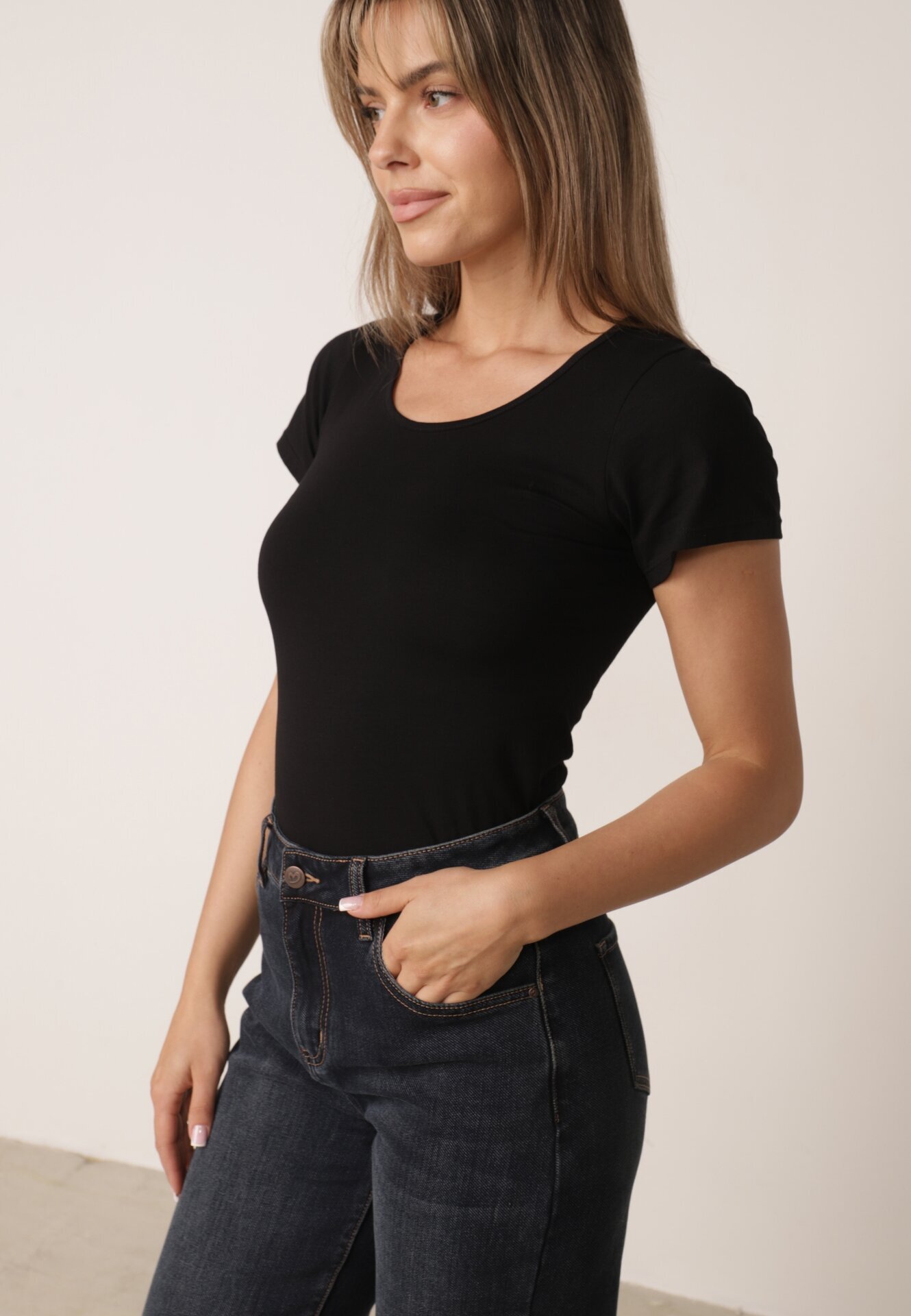 peigile T-shirt simplu din bumbac cu croială dreaptă și decolteu rotund Chaffello Negru