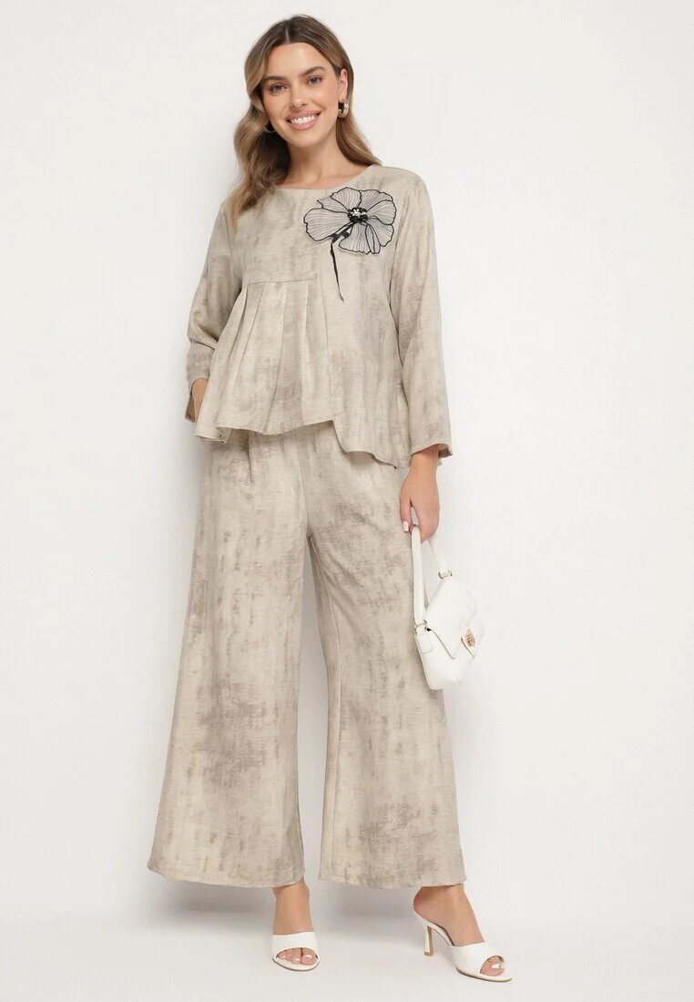 pretty Set Bej Bluză cu Tiv Evazat și Aplicație Floare și Pantaloni Largi Ravirisa