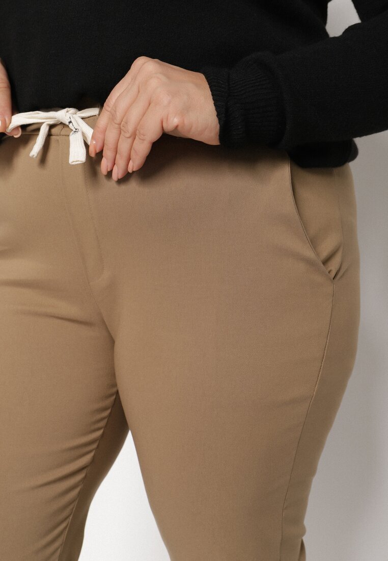 queene Pantaloni Bej închis din Bumbac cu Picioare Rulate și Șnur Savarile
