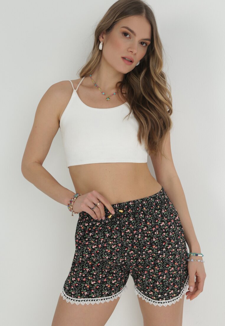 r&f fashion Pantaloni scurți negri din Viscoză cu Flori cu Elastic în Talie și Inserție din Dantelă Davona