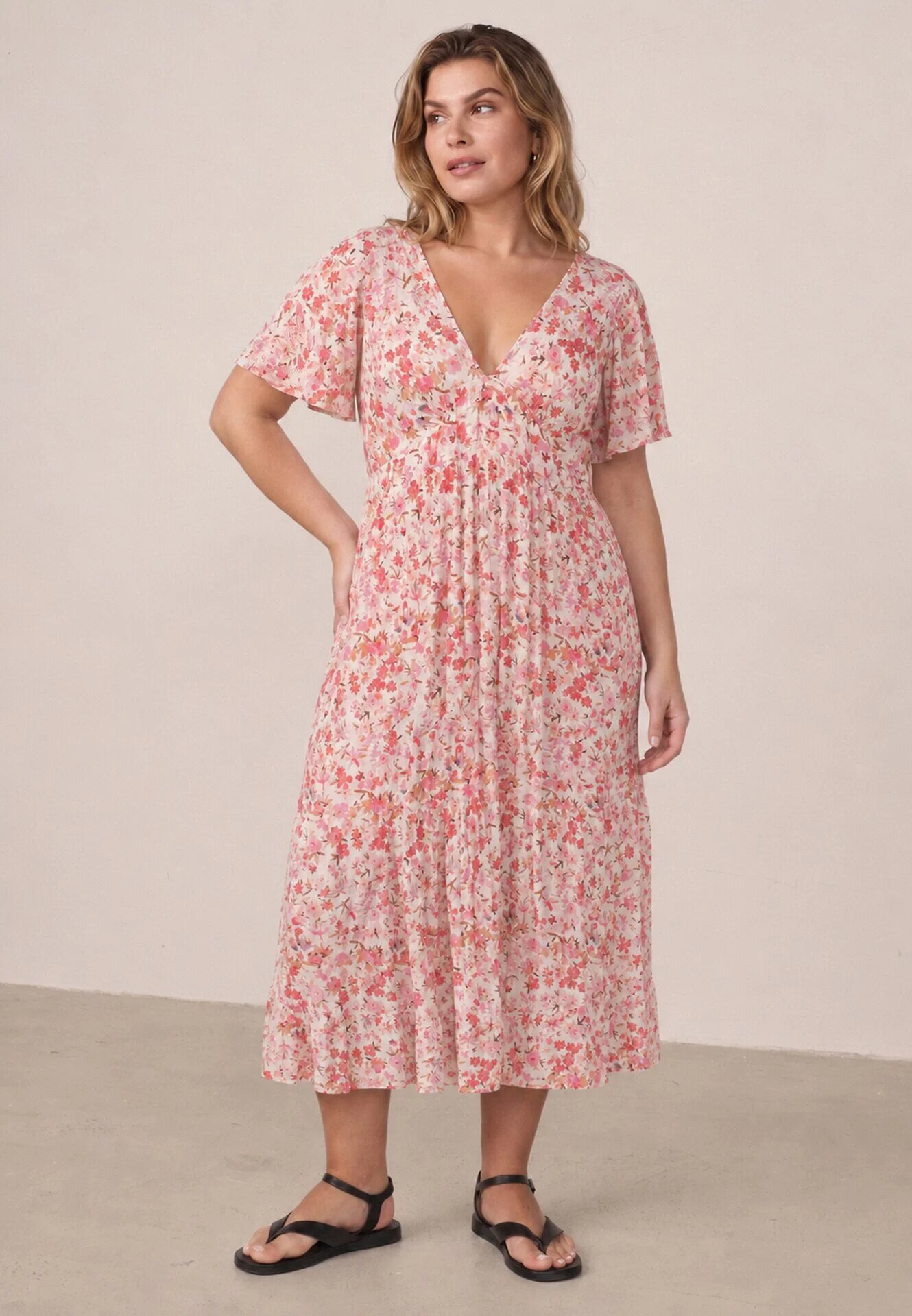 retro & icone Rochie ajustată casual cu flori și viscoză Myrassa Roz