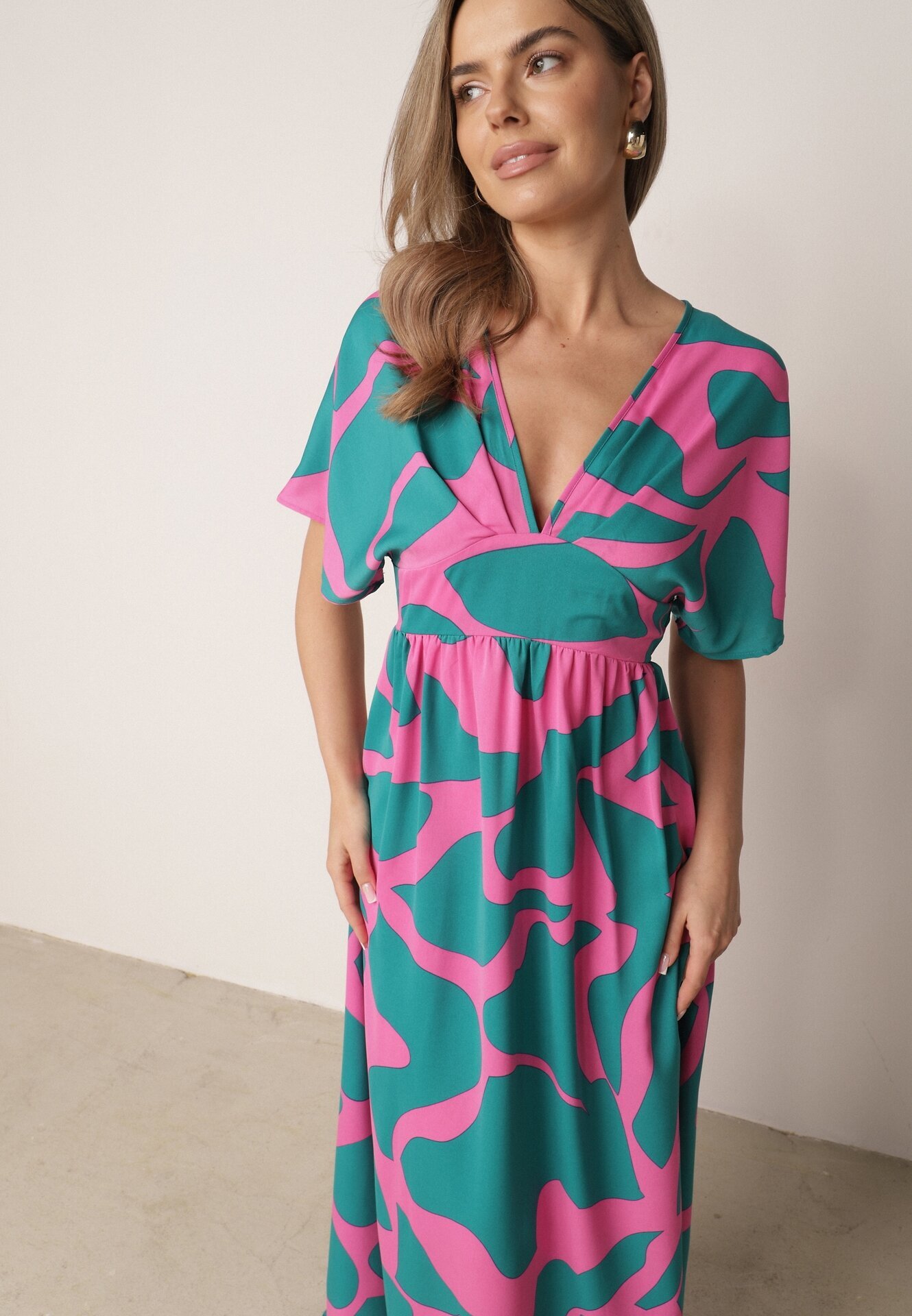 retro & icone Rochie Albastră-Roz cu croială evazată cu elastic în talie și decupaje decorative Fielona