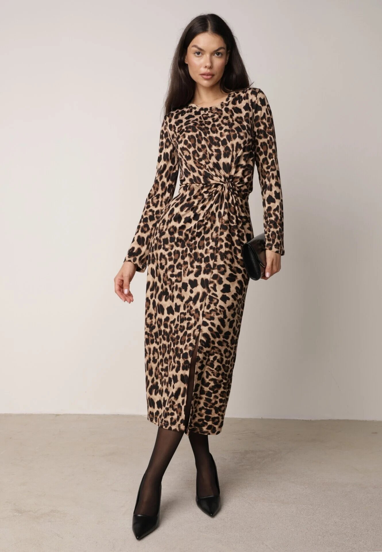 retro & icone Rochie Bej închis cu imprimeu leopard cu nod decorativ și despicătură Salanthia