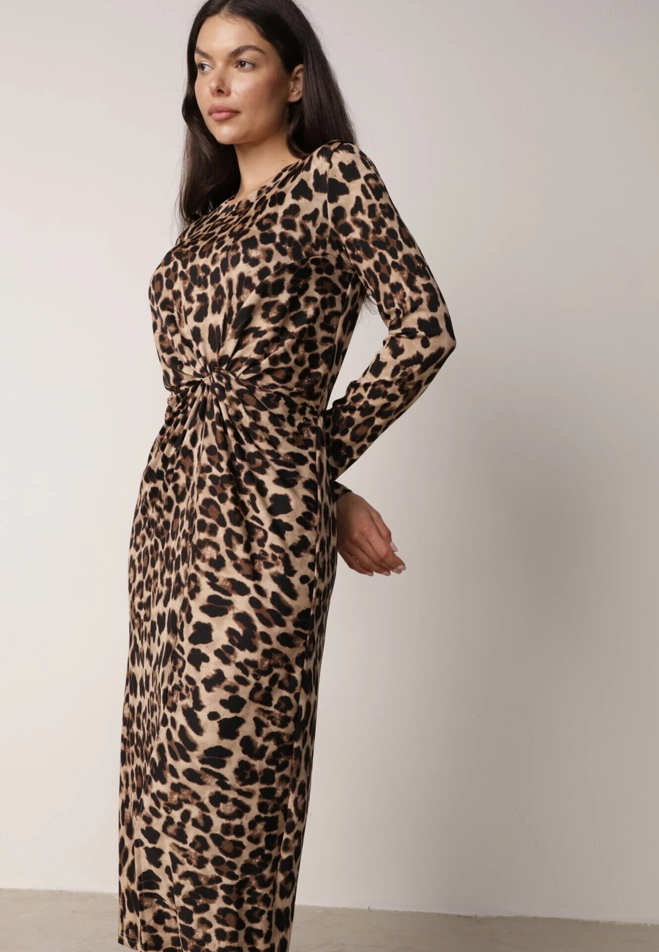 retro & icone Rochie Bej închis cu imprimeu leopard cu nod decorativ și despicătură Salanthia