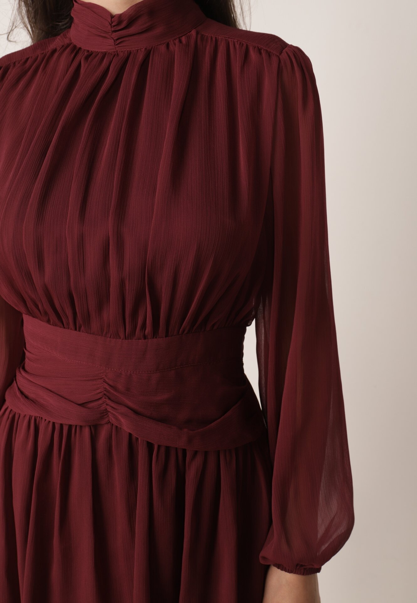 retro & icone Rochie Bordo Cloș cu guler înalt cu încrețituri și umeri transparenți Belabria