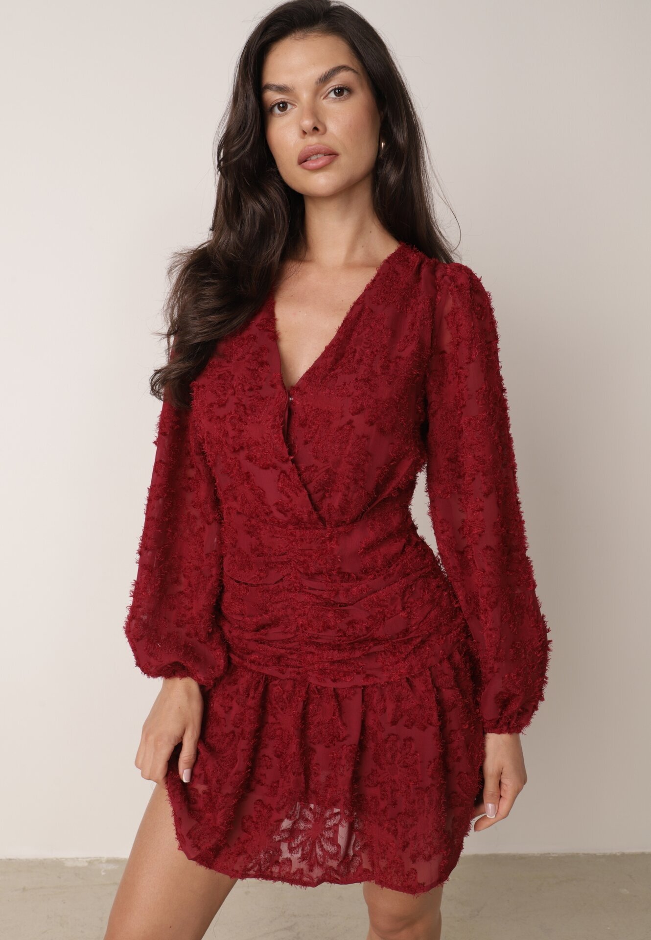 retro & icone Rochie de Dantelă Bordo cu Decolteu Petrecut și Pliuri Labisse