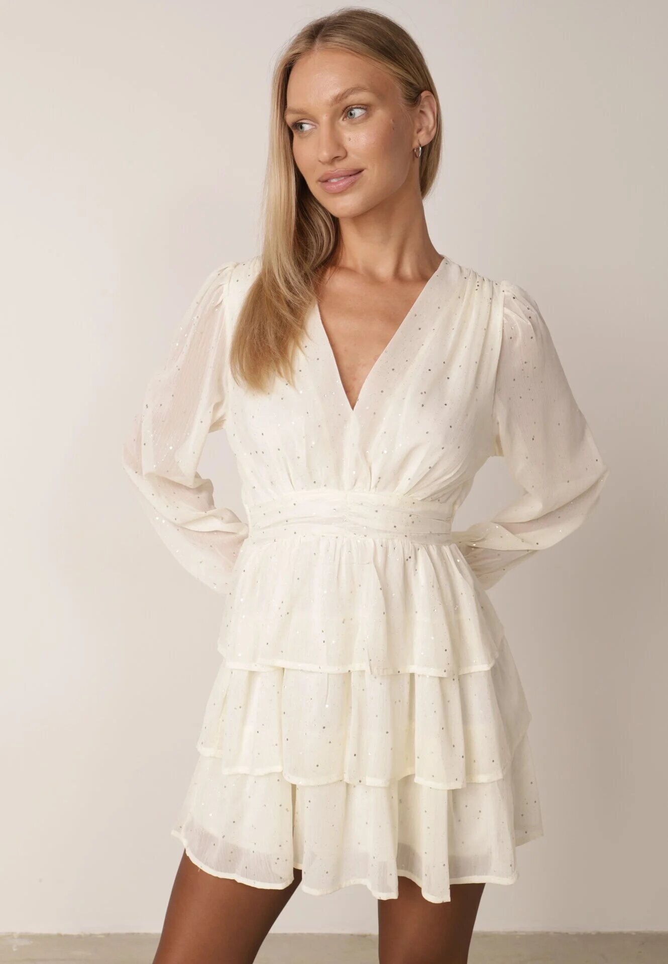 retro & icone Rochie Mini Jasnobej Evazată cu Imprimeu Metalic și Volane Elawnia