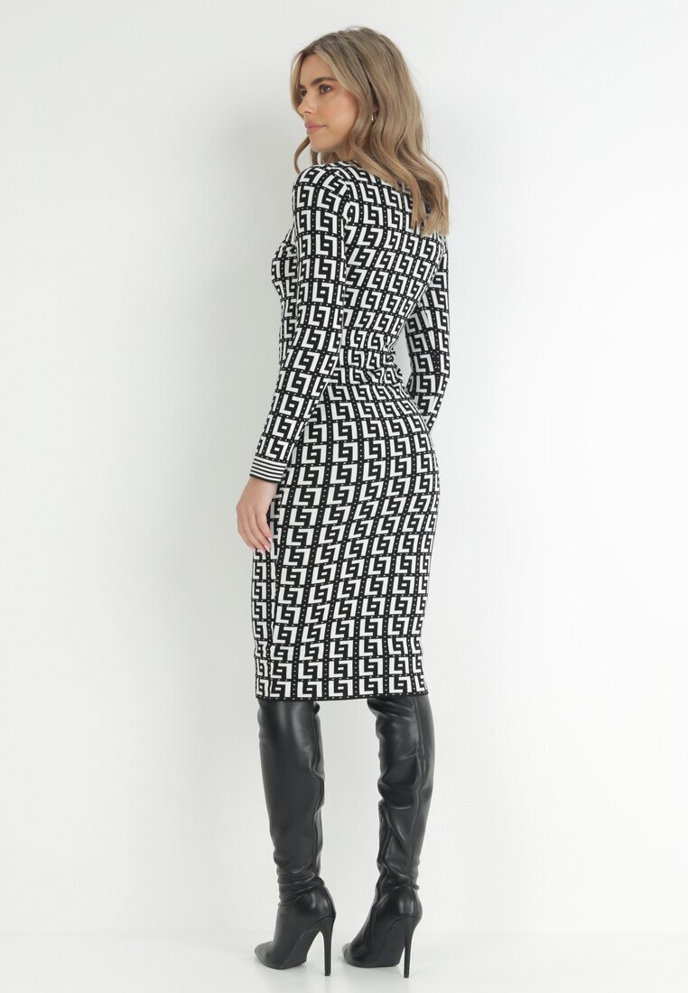 retro & icone Rochie Neagră-Albă Tricotată cu Model Geométric cu Guler semi-înalt Mata