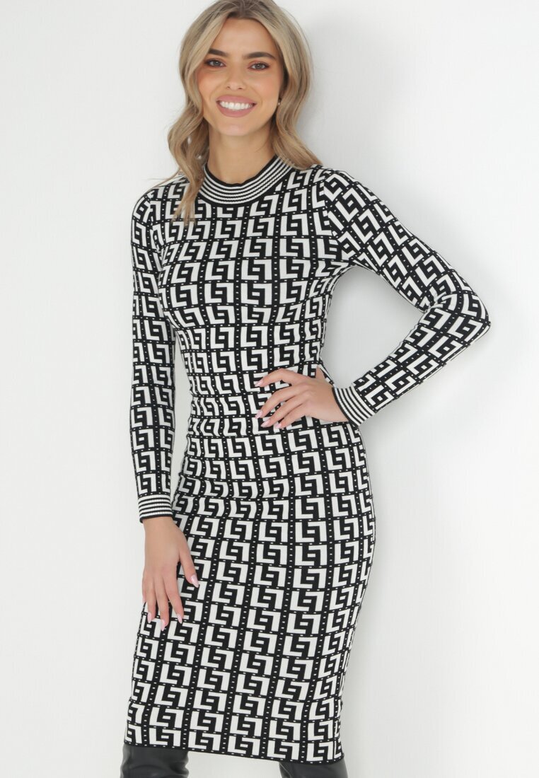 retro & icone Rochie Neagră-Albă Tricotată cu Model Geométric cu Guler semi-înalt Mata