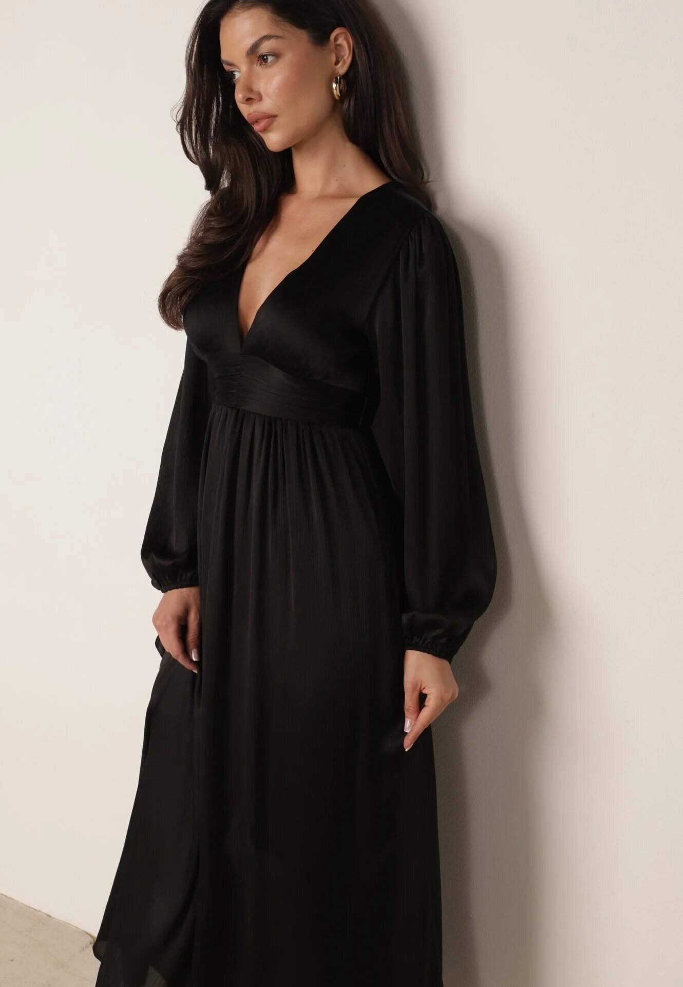 retro & icone Rochie Neagră Maxi Cloș din Țesătură Netedă cu Decolteu Petrecut și Mâneci Largi Smruti