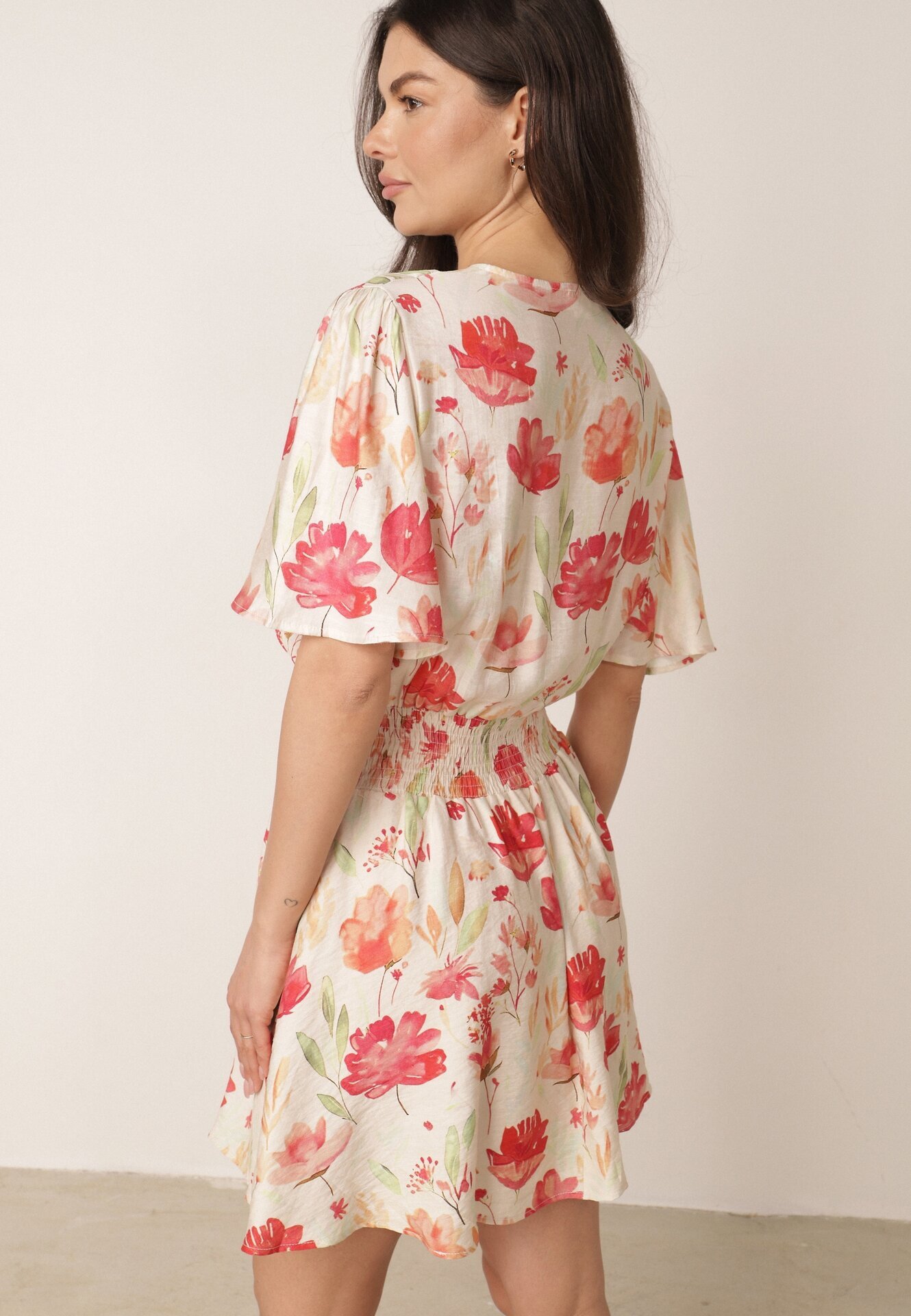 retro & icone Rochie petrecută din viscoză cu elastic în talie la spate cu imprimeu floral Pentonia Bej