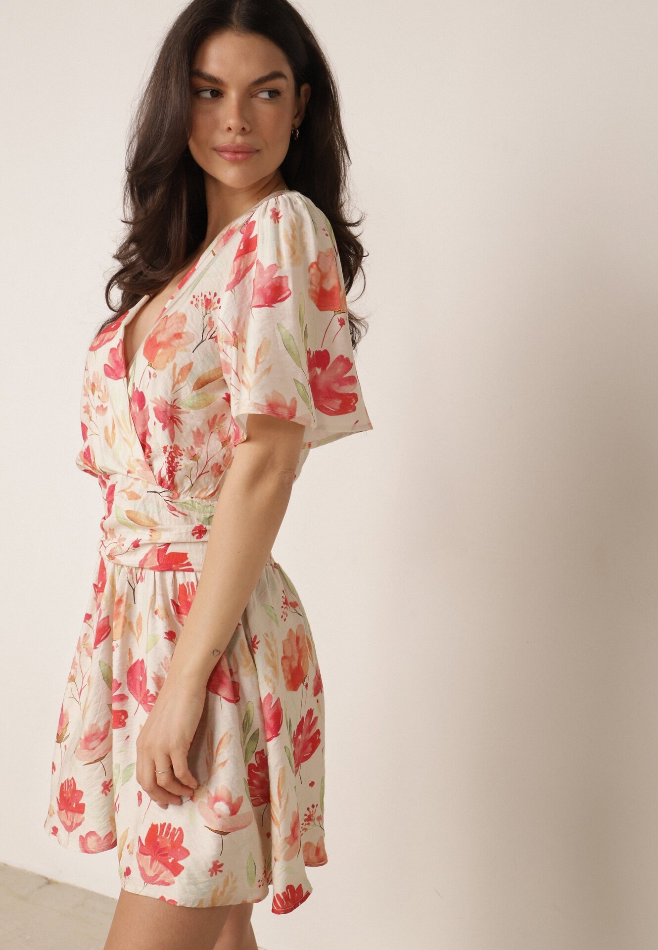 retro & icone Rochie petrecută din viscoză cu elastic în talie la spate cu imprimeu floral Pentonia Bej