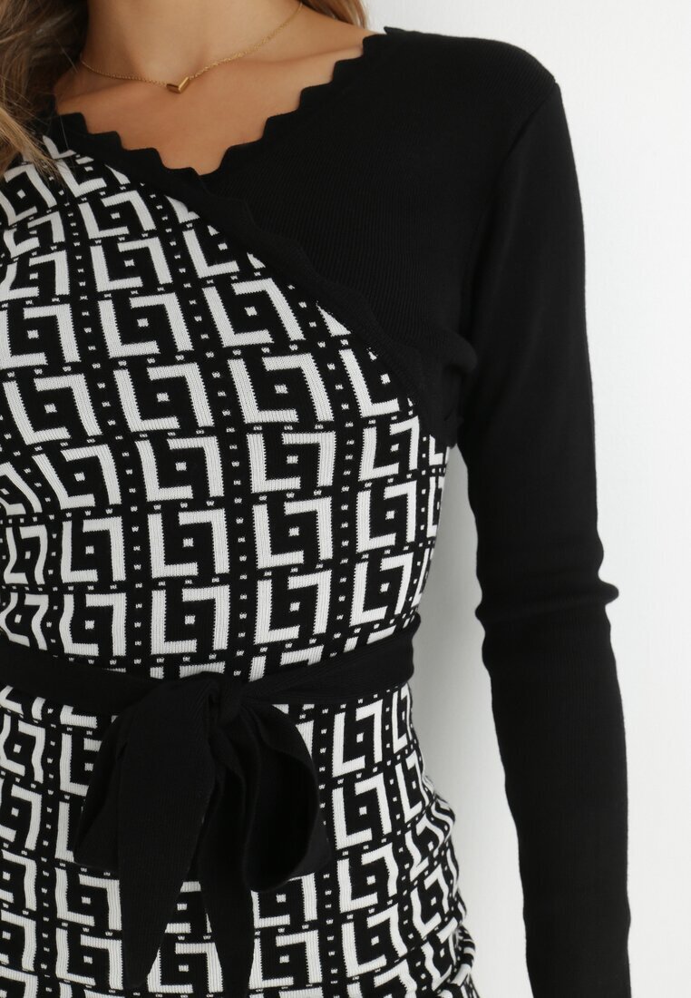 retro & icone Rochie tricotată alb-negru cu model geometric și decolteu petrecut Mazia