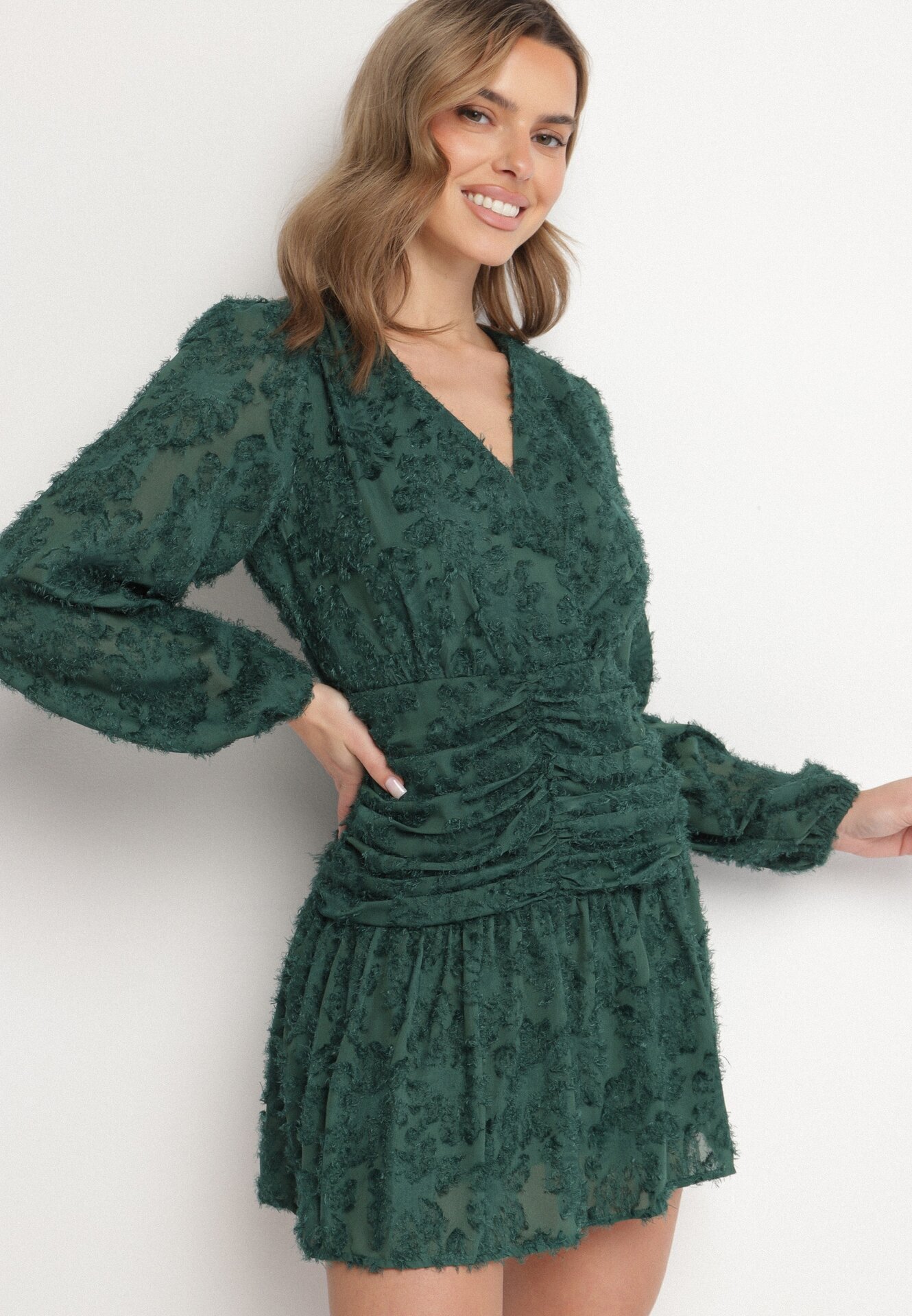 retro & icone Rochie verde închis de dantelă cu decolteu petrecut și drapaje Labisse