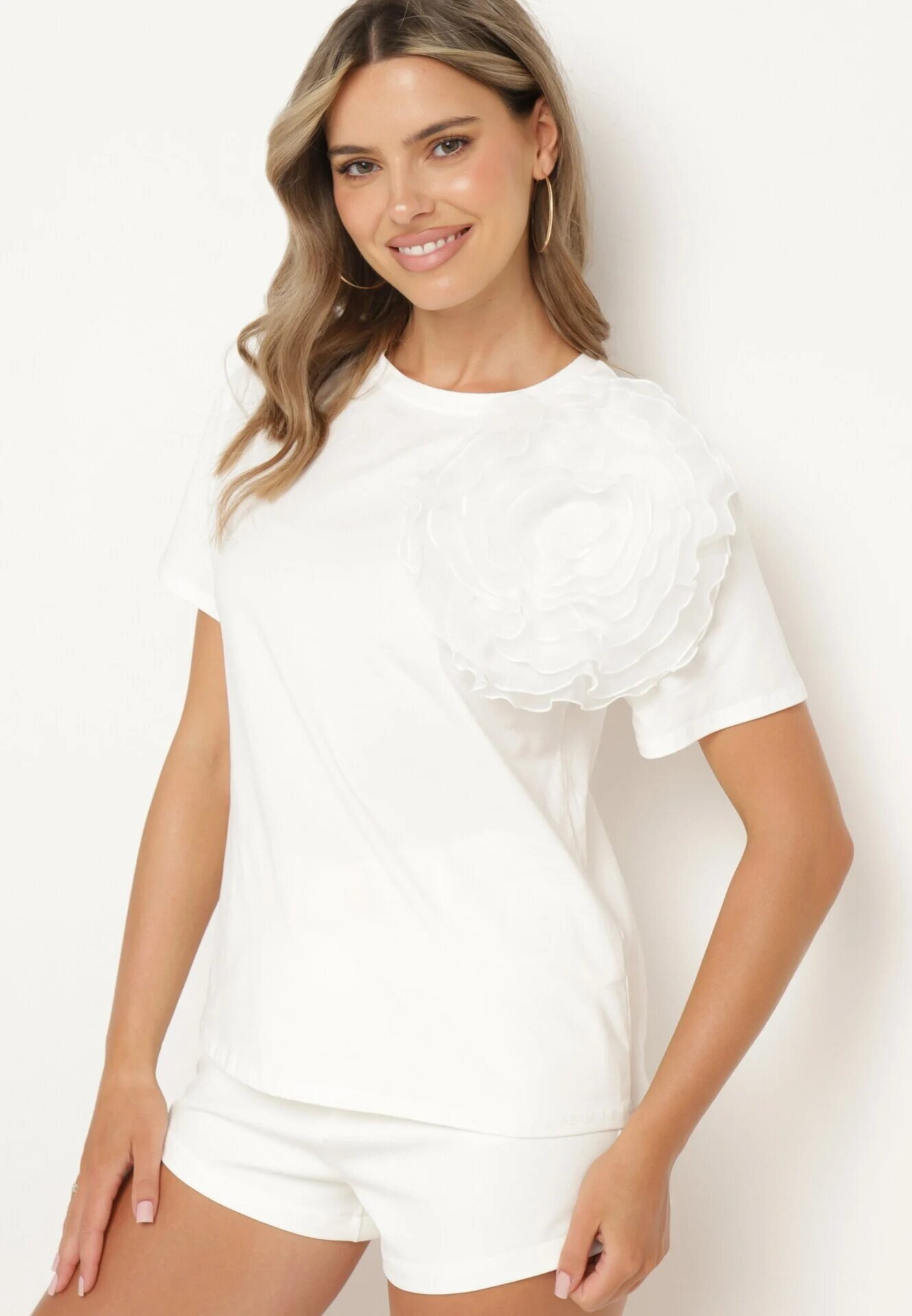 retro & icone Tricou cu mânecă scurtă Alb și aplicație în formă de floare Nestairis