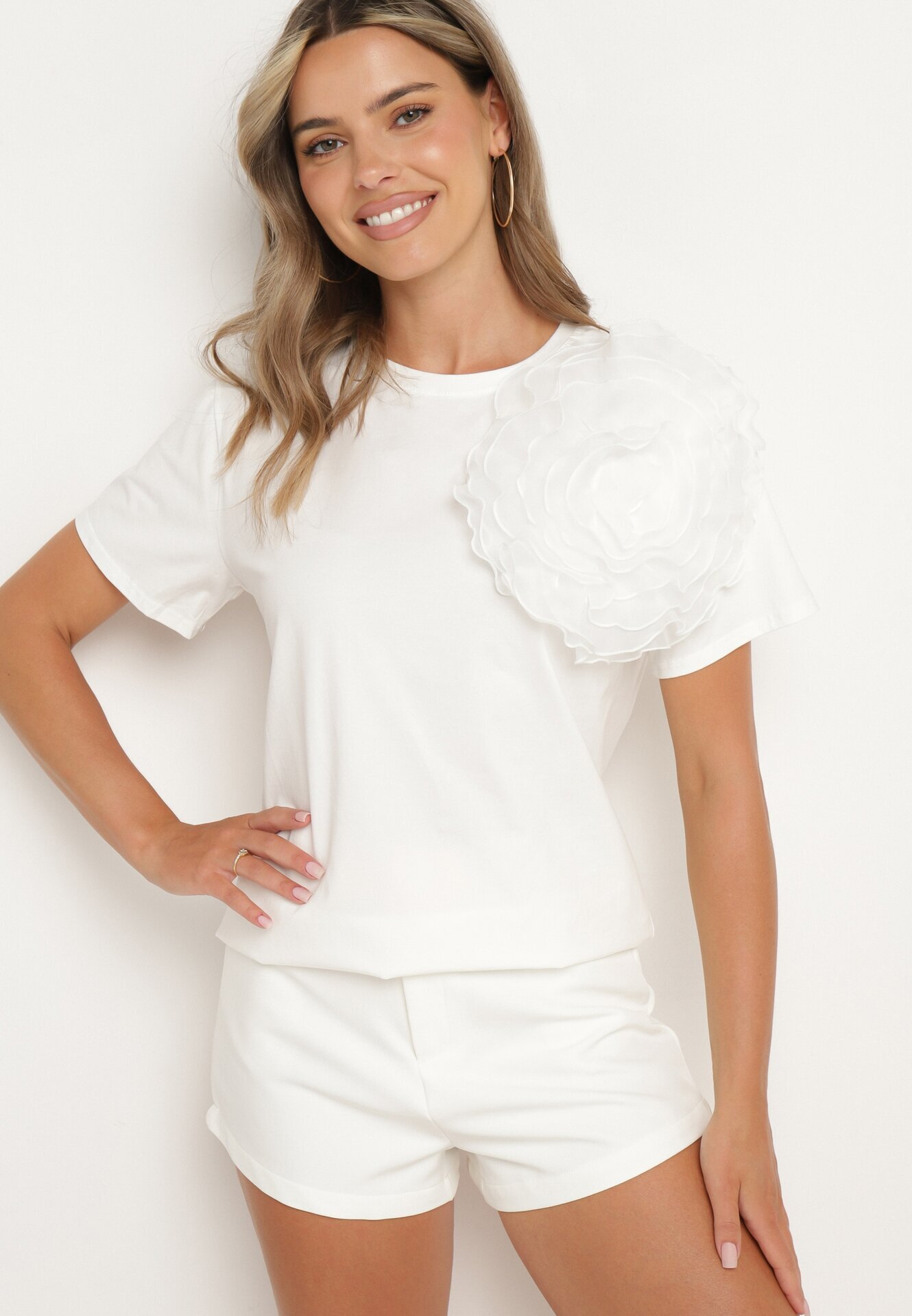 retro & icone Tricou cu mânecă scurtă Alb și aplicație în formă de floare Nestairis