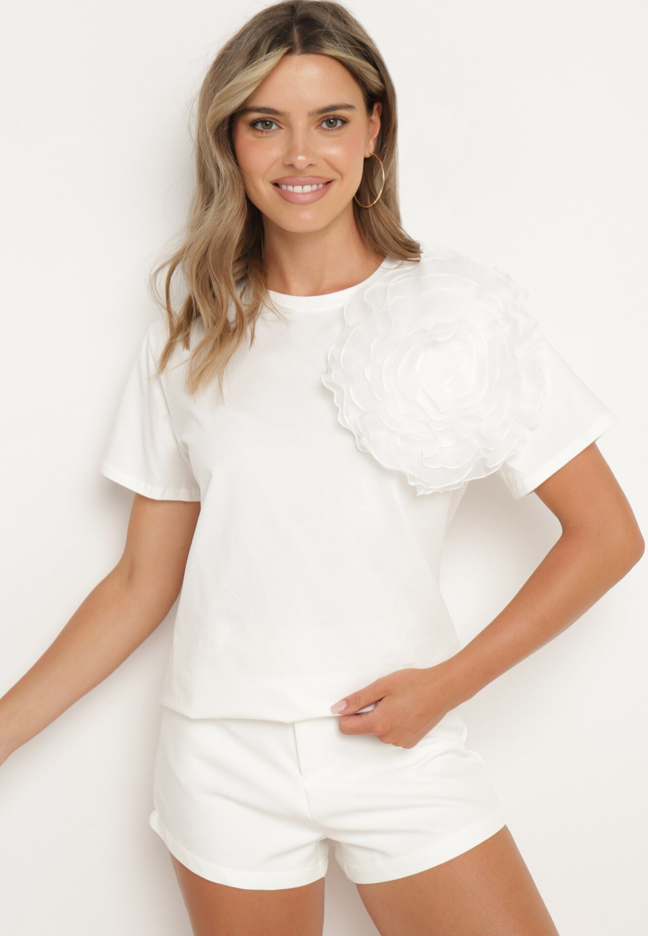 retro & icone Tricou cu mânecă scurtă Alb și aplicație în formă de floare Nestairis