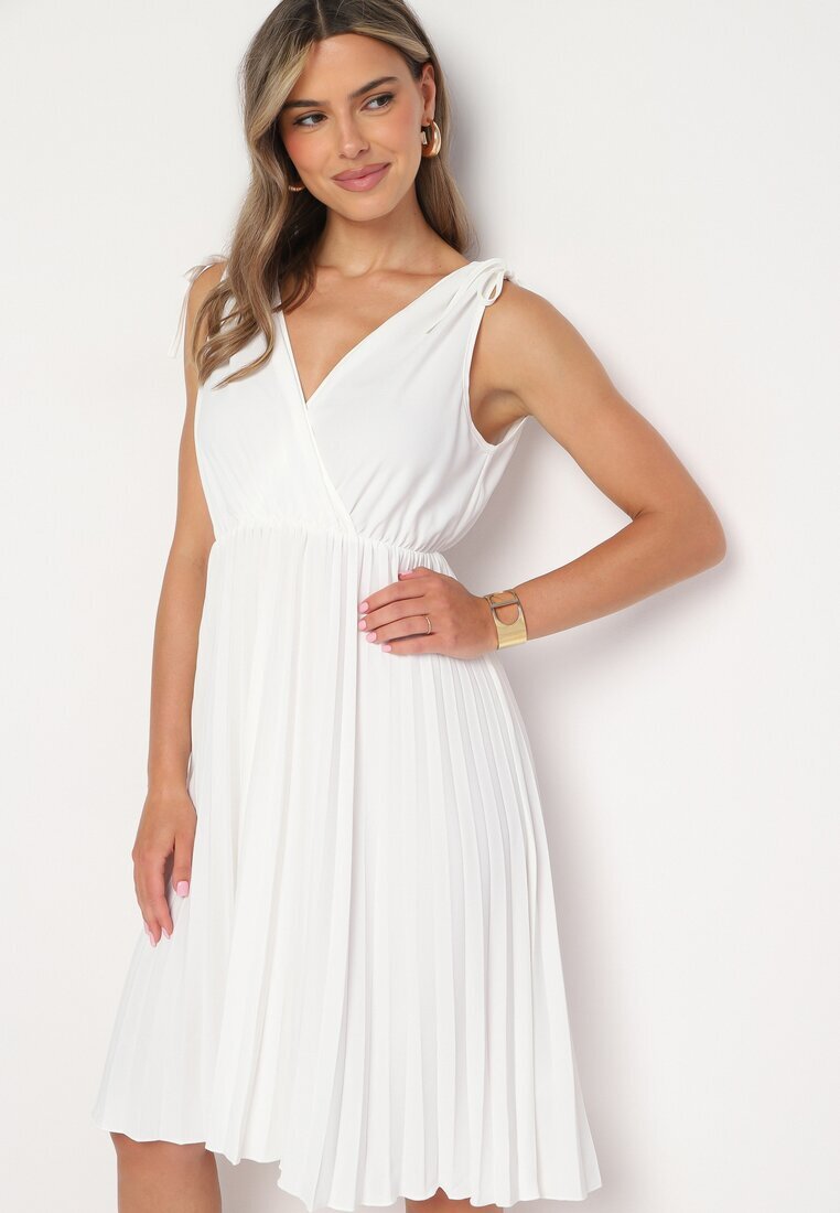  Rochie Albă Plisată din Bumbac și Viscoză cu Elastic în Talie și Decolteu Petrecut Karamla