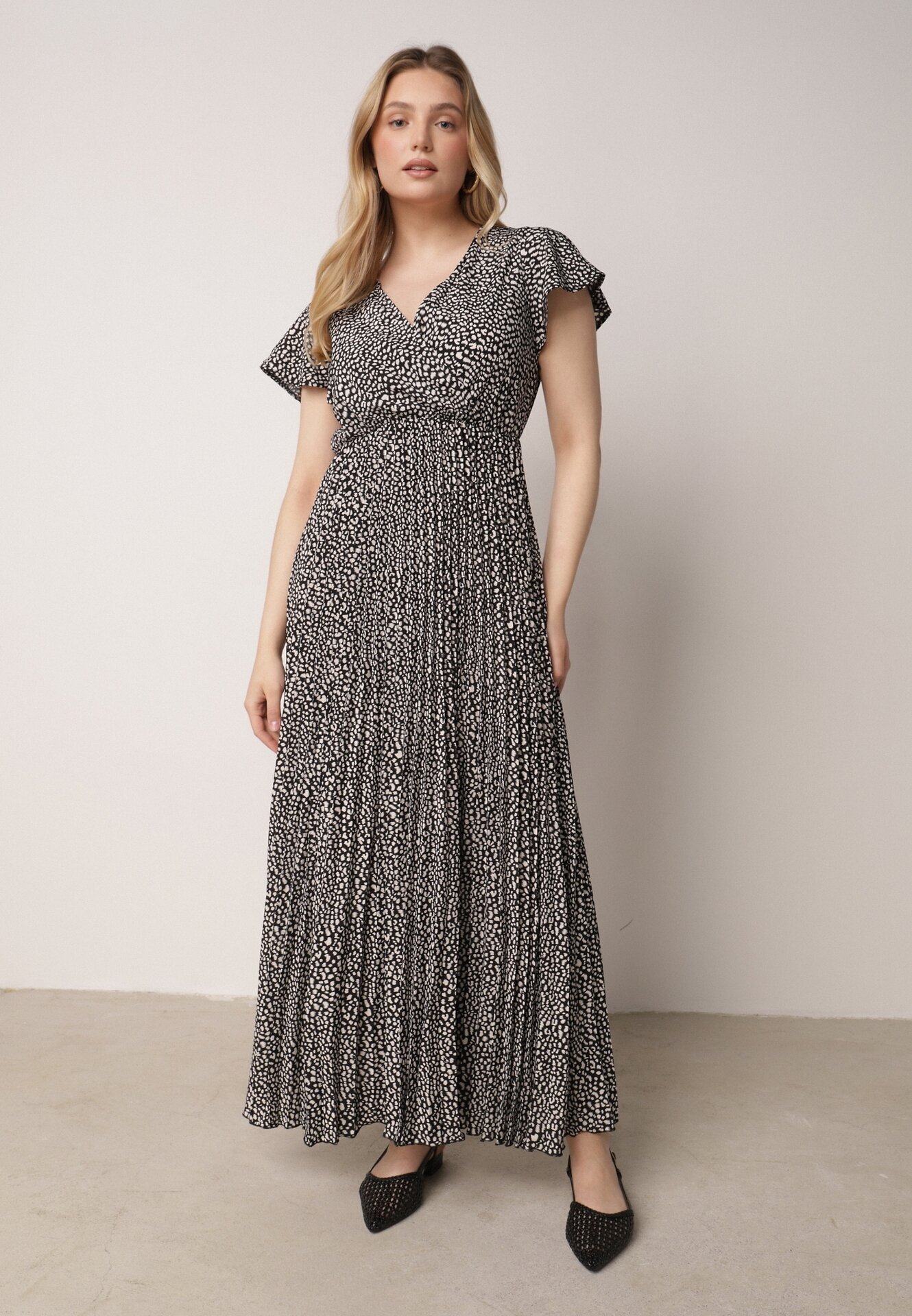  Rochie Negră Plisată Maxi cu elastic în talie și decolteu petrecut Kaimarie
