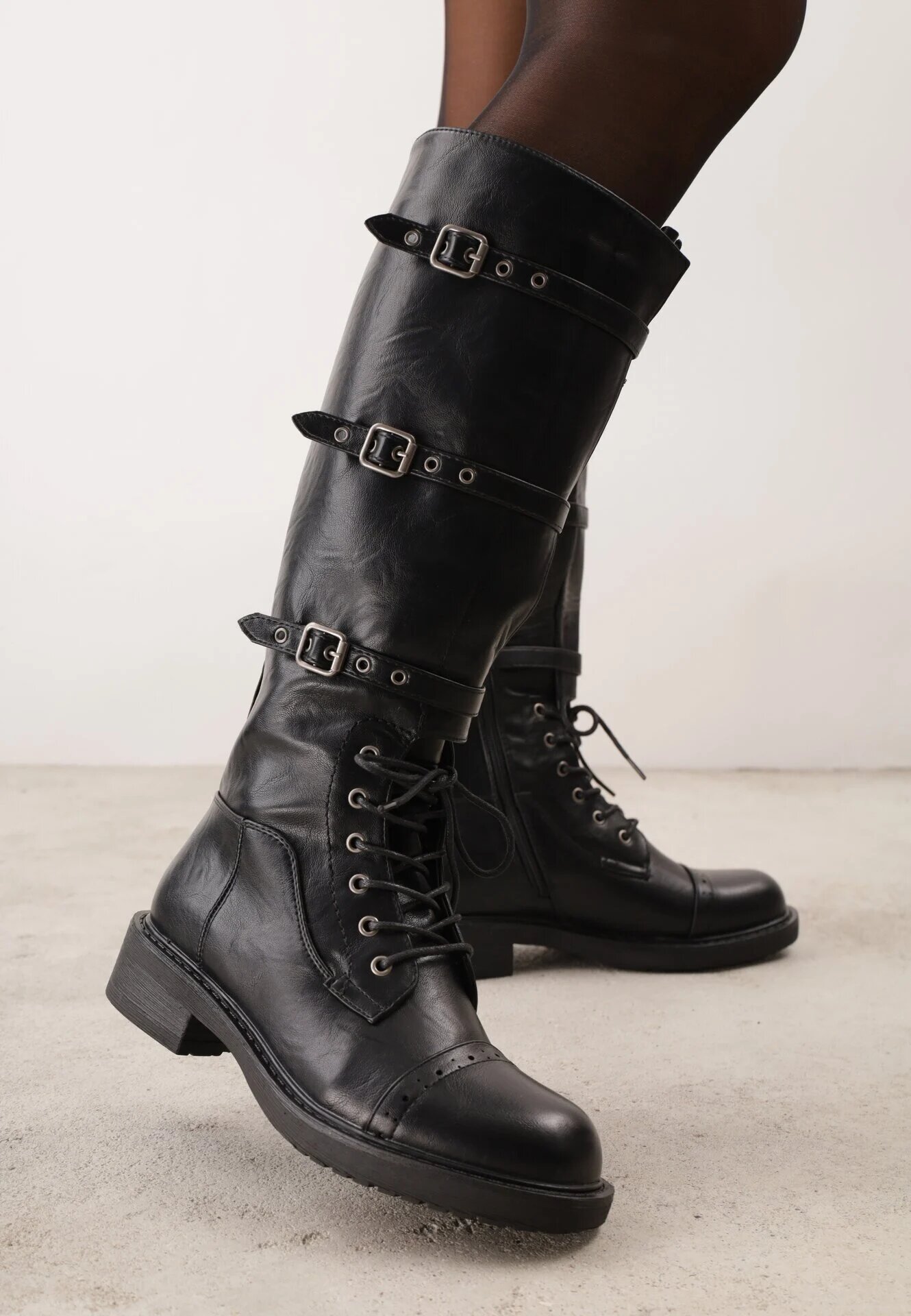 romanciaga Cizme în stil Rock decorate cu curele cu catarame Leroani Negre